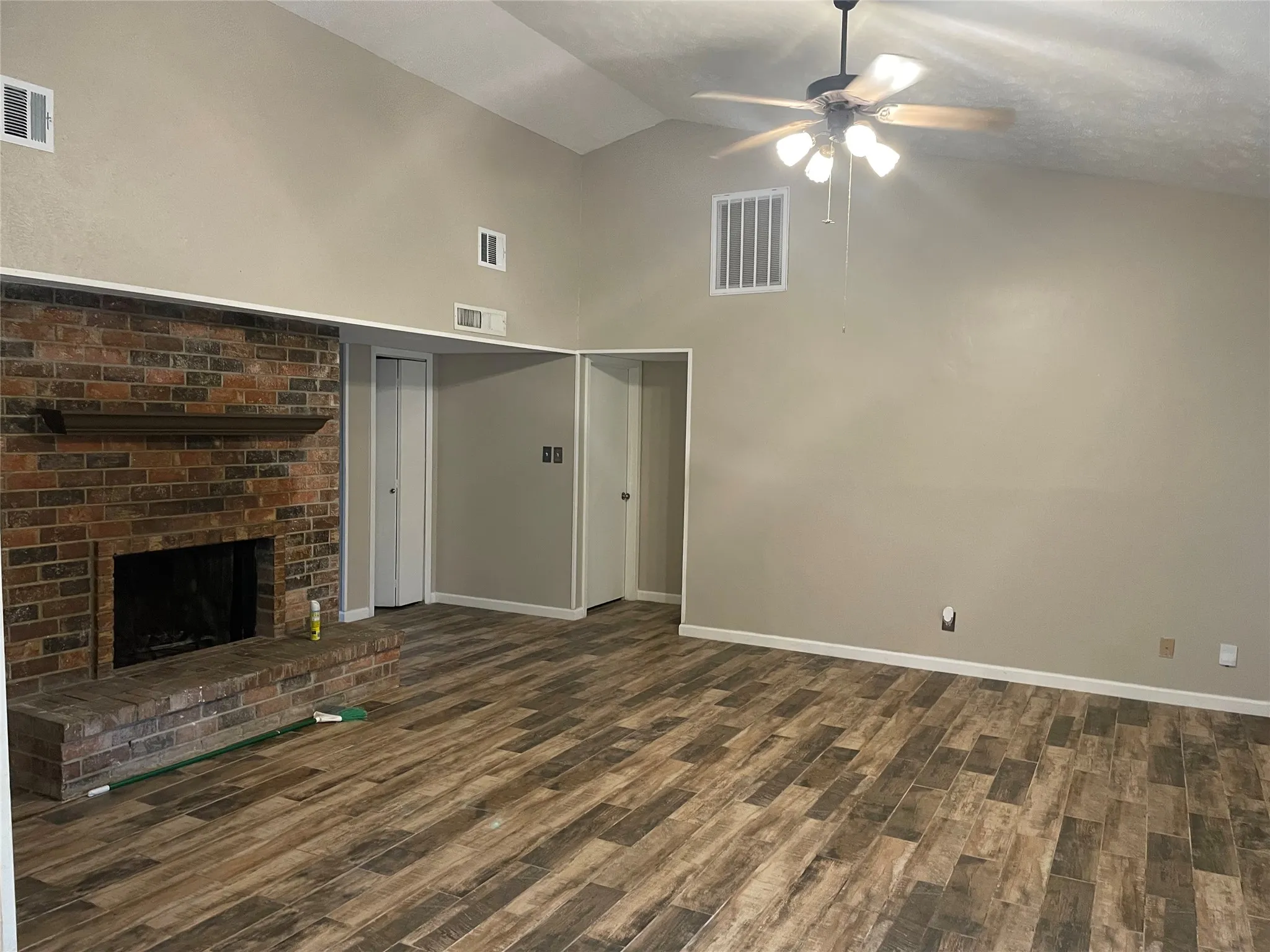 Single Family Residence For Sale in Tarrant County , 3916 Longmeadow Way, Fort Worth, Texas 76133, 3 Bedroom, 2 Bathroom, 2 Garage spaces, 1,711 Sqft, built in 1981, mls#21400726, Real Estate Agent in Fort Worth, Homes For Sale in Tarrant county, Homes For Sale in Fort Worth, Realtor in Fort Worth Texas, Real Estate Brokerage Independent Realty Texas, Luminita Cordes Realtor