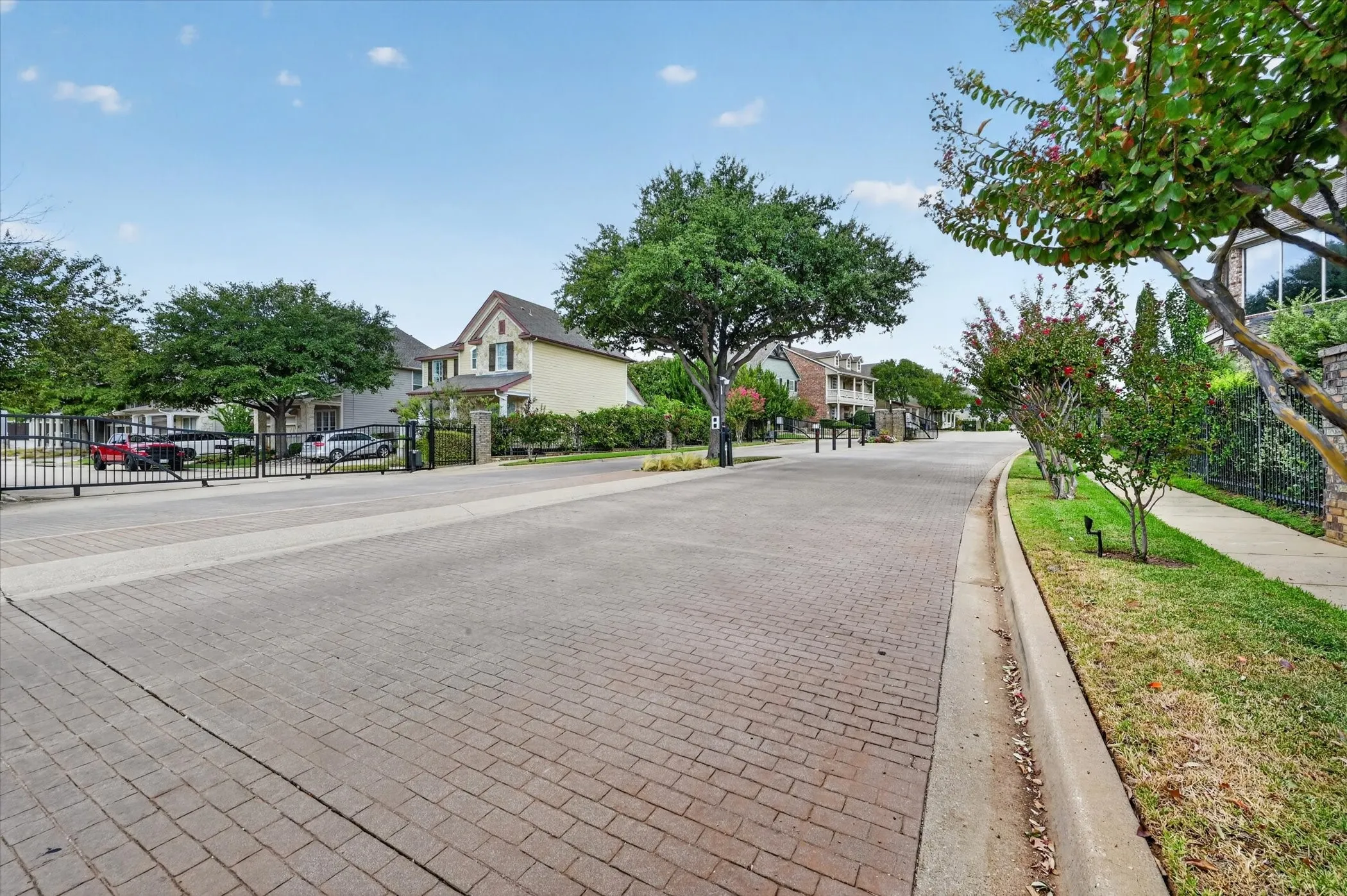 Single Family Residence For Sale in Tarrant County , 2512 Kodiak Circle, Euless, Texas 76039, 4 Bedroom, 4 Bathroom, 2 Garage spaces, 3,273 Sqft, built in 2004, mls#21396240, Real Estate Agent in Euless, Homes For Sale in Tarrant county, Homes For Sale in Euless, Realtor in Euless Texas, Real Estate Brokerage Independent Realty Texas, Luminita Cordes Realtor