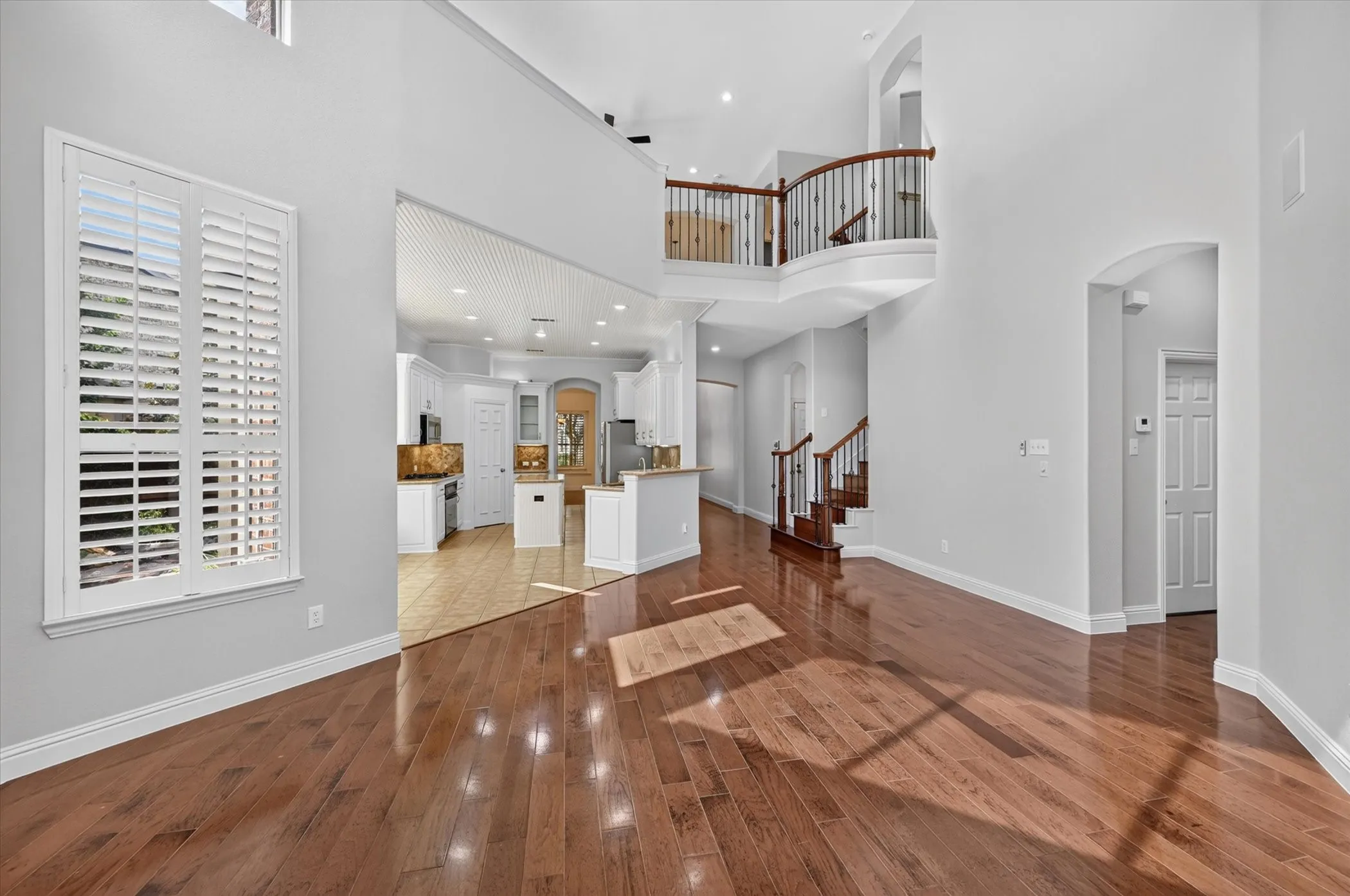 Single Family Residence For Sale in Tarrant County , 2512 Kodiak Circle, Euless, Texas 76039, 4 Bedroom, 4 Bathroom, 2 Garage spaces, 3,273 Sqft, built in 2004, mls#21396240, Real Estate Agent in Euless, Homes For Sale in Tarrant county, Homes For Sale in Euless, Realtor in Euless Texas, Real Estate Brokerage Independent Realty Texas, Luminita Cordes Realtor