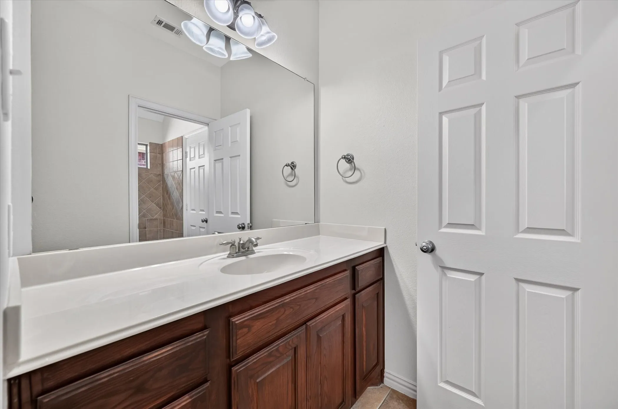 Single Family Residence For Sale in Tarrant County , 2512 Kodiak Circle, Euless, Texas 76039, 4 Bedroom, 4 Bathroom, 2 Garage spaces, 3,273 Sqft, built in 2004, mls#21396240, Real Estate Agent in Euless, Homes For Sale in Tarrant county, Homes For Sale in Euless, Realtor in Euless Texas, Real Estate Brokerage Independent Realty Texas, Luminita Cordes Realtor