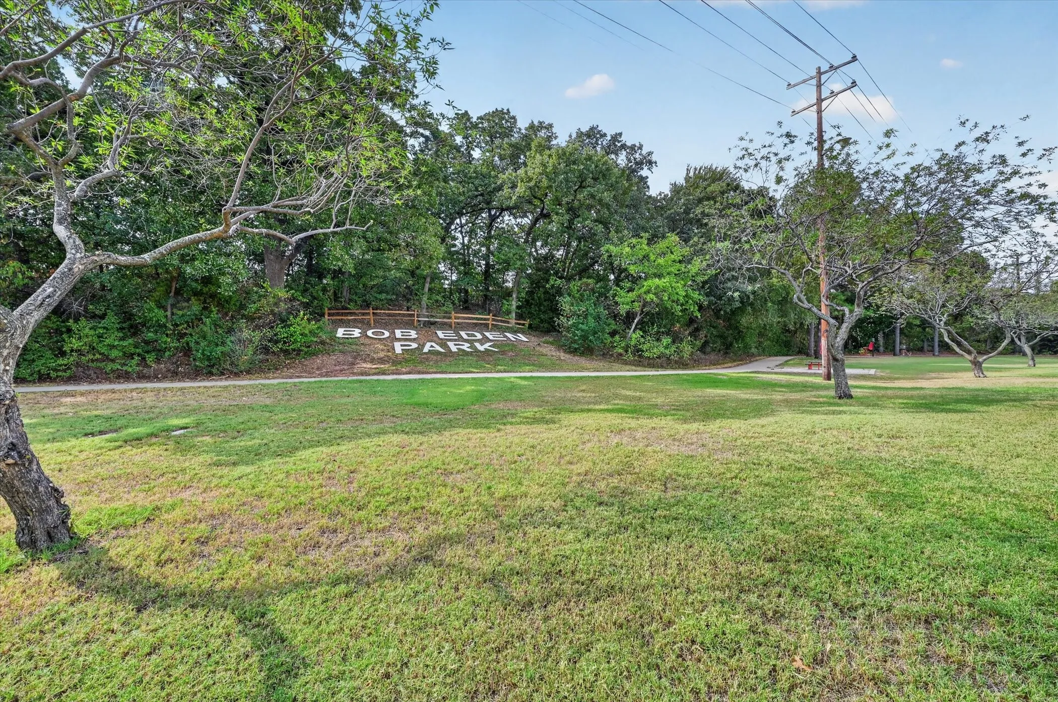 Single Family Residence For Sale in Tarrant County , 2512 Kodiak Circle, Euless, Texas 76039, 4 Bedroom, 4 Bathroom, 2 Garage spaces, 3,273 Sqft, built in 2004, mls#21396240, Real Estate Agent in Euless, Homes For Sale in Tarrant county, Homes For Sale in Euless, Realtor in Euless Texas, Real Estate Brokerage Independent Realty Texas, Luminita Cordes Realtor