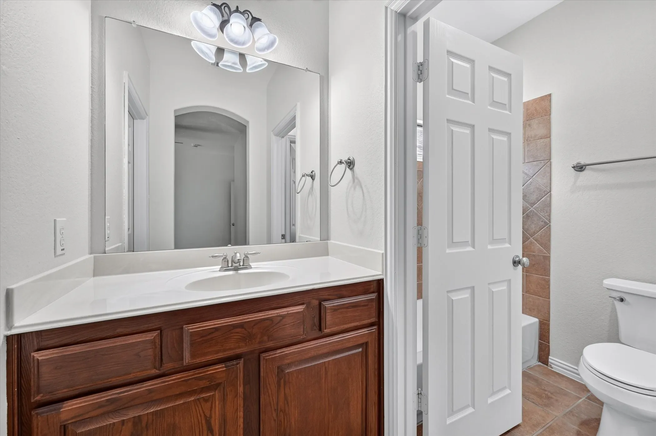 Single Family Residence For Sale in Tarrant County , 2512 Kodiak Circle, Euless, Texas 76039, 4 Bedroom, 4 Bathroom, 2 Garage spaces, 3,273 Sqft, built in 2004, mls#21396240, Real Estate Agent in Euless, Homes For Sale in Tarrant county, Homes For Sale in Euless, Realtor in Euless Texas, Real Estate Brokerage Independent Realty Texas, Luminita Cordes Realtor