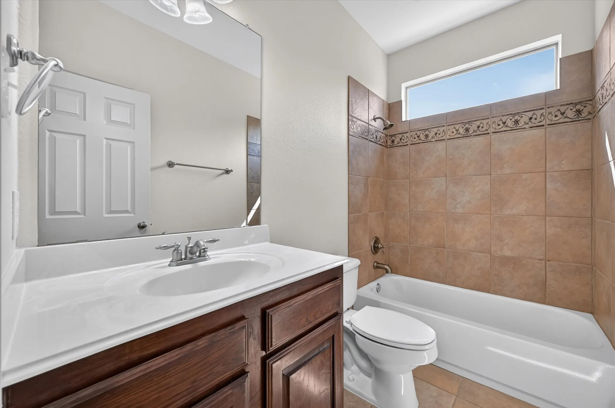 Single Family Residence For Sale in Tarrant County , 2512 Kodiak Circle, Euless, Texas 76039, 4 Bedroom, 4 Bathroom, 2 Garage spaces, 3,273 Sqft, built in 2004, mls#21396240, Real Estate Agent in Euless, Homes For Sale in Tarrant county, Homes For Sale in Euless, Realtor in Euless Texas, Real Estate Brokerage Independent Realty Texas, Luminita Cordes Realtor