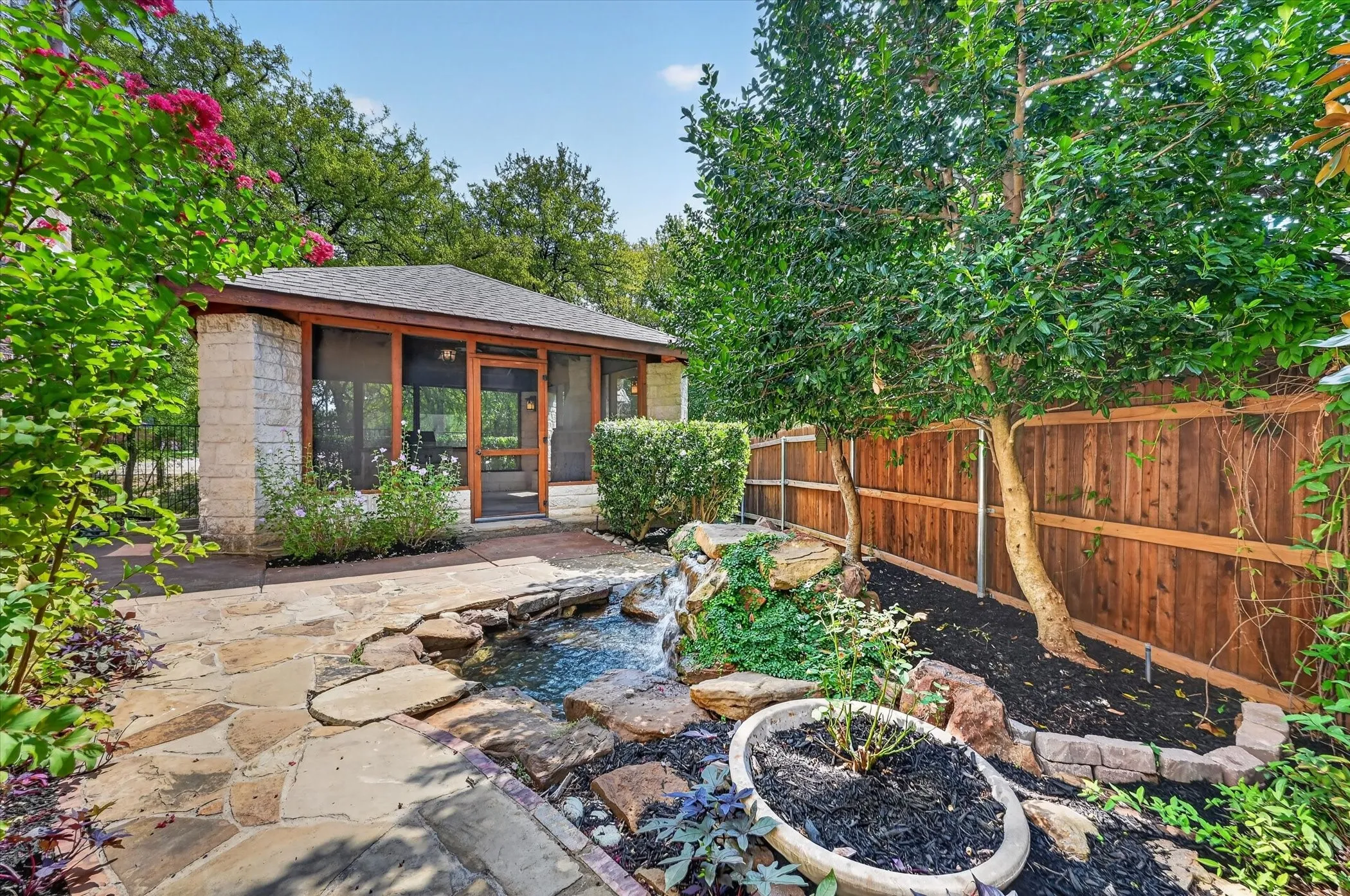 Single Family Residence For Sale in Tarrant County , 2512 Kodiak Circle, Euless, Texas 76039, 4 Bedroom, 4 Bathroom, 2 Garage spaces, 3,273 Sqft, built in 2004, mls#21396240, Real Estate Agent in Euless, Homes For Sale in Tarrant county, Homes For Sale in Euless, Realtor in Euless Texas, Real Estate Brokerage Independent Realty Texas, Luminita Cordes Realtor