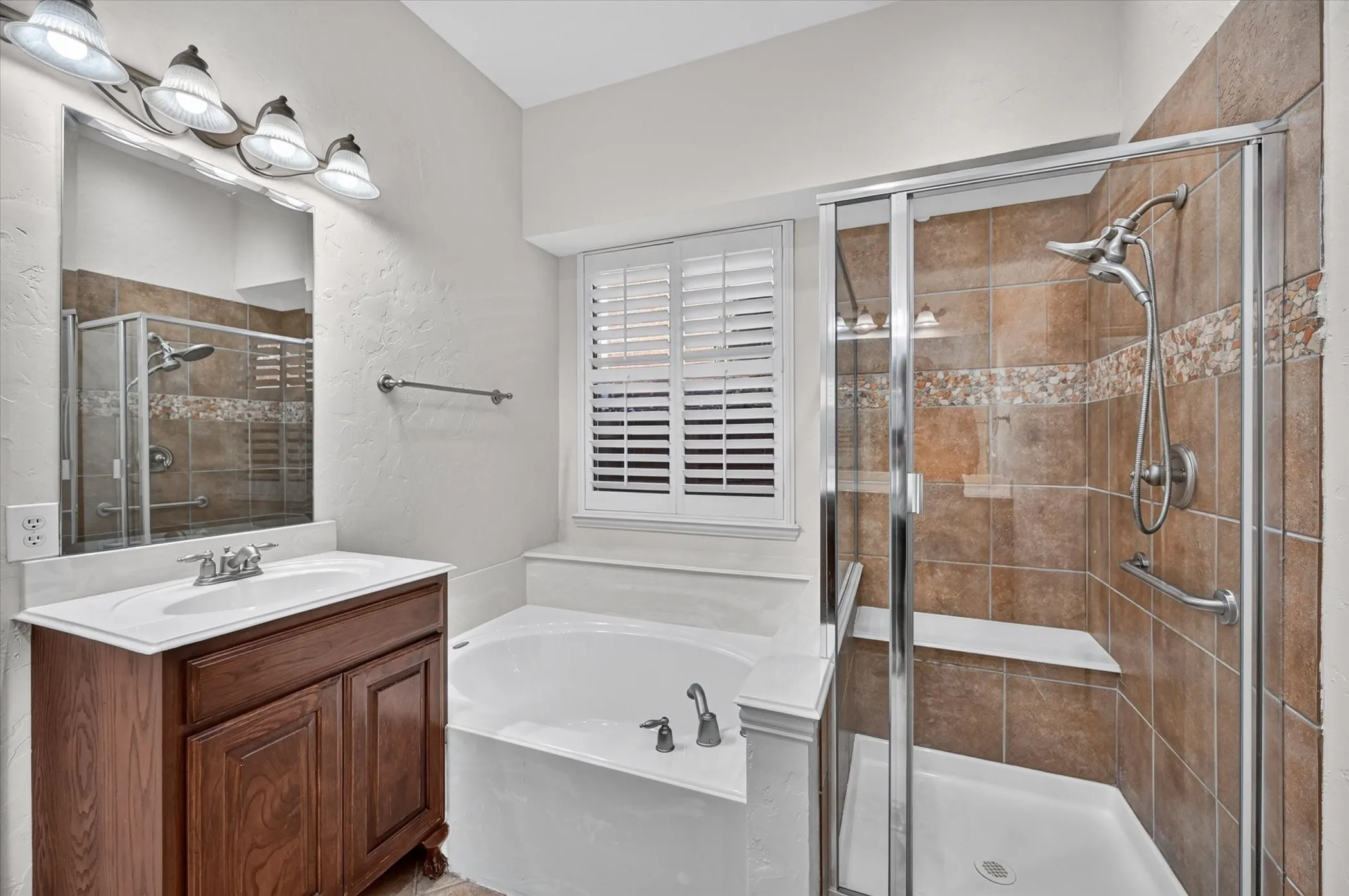 Single Family Residence For Sale in Tarrant County , 2512 Kodiak Circle, Euless, Texas 76039, 4 Bedroom, 4 Bathroom, 2 Garage spaces, 3,273 Sqft, built in 2004, mls#21396240, Real Estate Agent in Euless, Homes For Sale in Tarrant county, Homes For Sale in Euless, Realtor in Euless Texas, Real Estate Brokerage Independent Realty Texas, Luminita Cordes Realtor