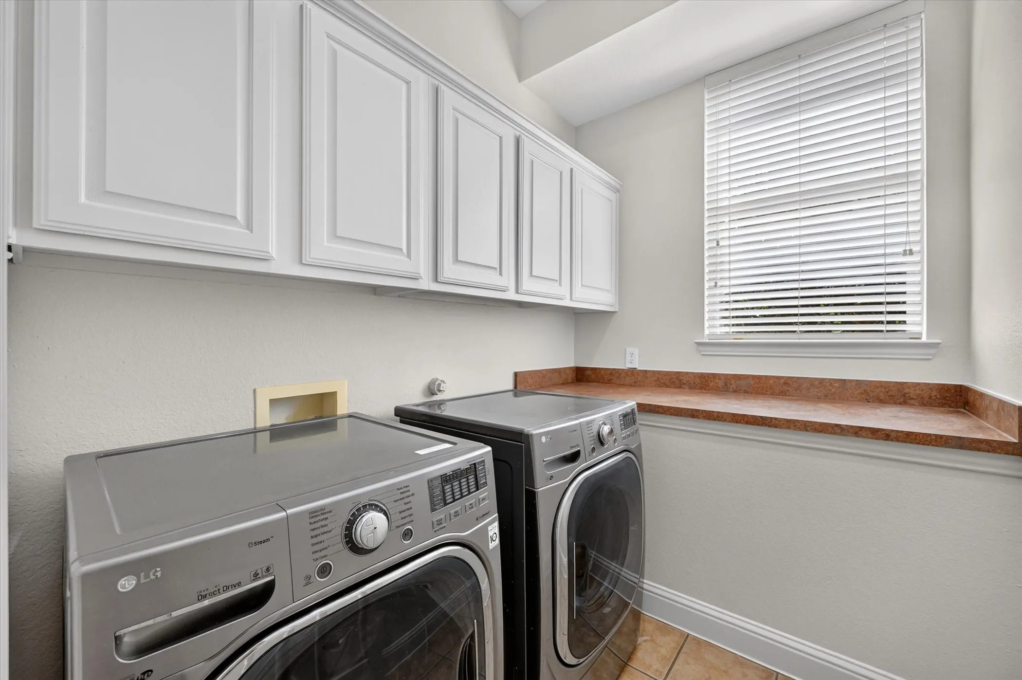 Single Family Residence For Sale in Tarrant County , 2512 Kodiak Circle, Euless, Texas 76039, 4 Bedroom, 4 Bathroom, 2 Garage spaces, 3,273 Sqft, built in 2004, mls#21396240, Real Estate Agent in Euless, Homes For Sale in Tarrant county, Homes For Sale in Euless, Realtor in Euless Texas, Real Estate Brokerage Independent Realty Texas, Luminita Cordes Realtor