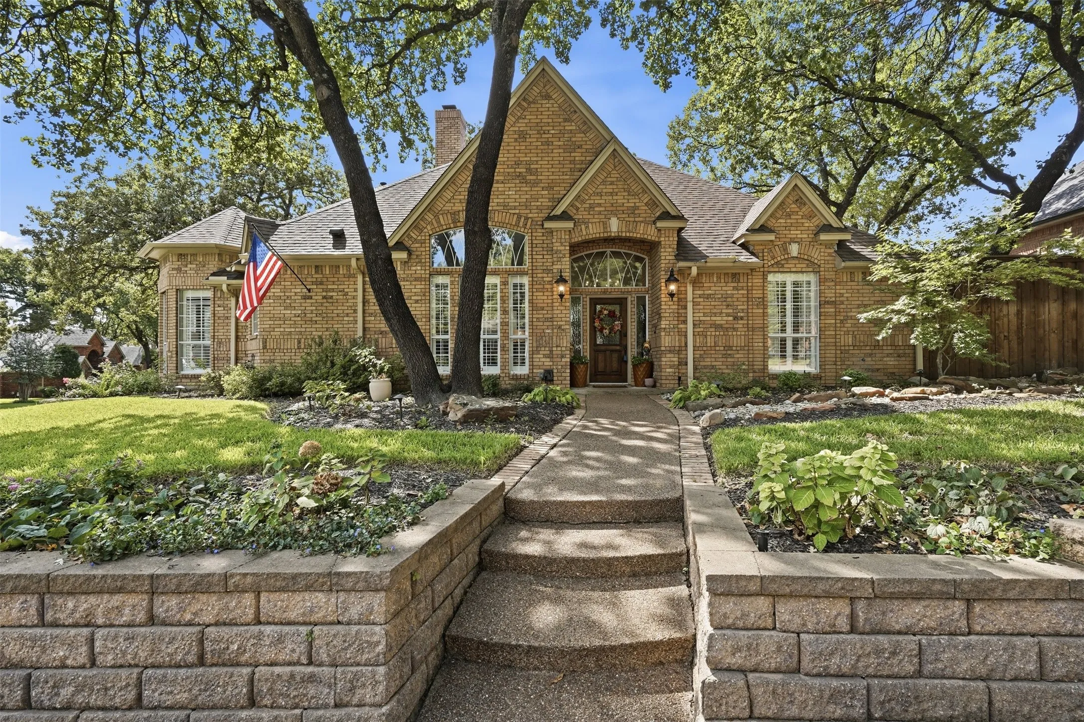 Single Family Residence For Sale in Tarrant County , 924 Ridge Court, Keller, Texas 76248, 4 Bedroom, 4 Bathroom, 2 Garage spaces, 3,300 Sqft, built in 1988, mls#21397428, Real Estate Agent in Keller, Homes For Sale in Tarrant county, Homes For Sale in Keller, Realtor in Keller Texas, Real Estate Brokerage Independent Realty Texas, Luminita Cordes Realtor