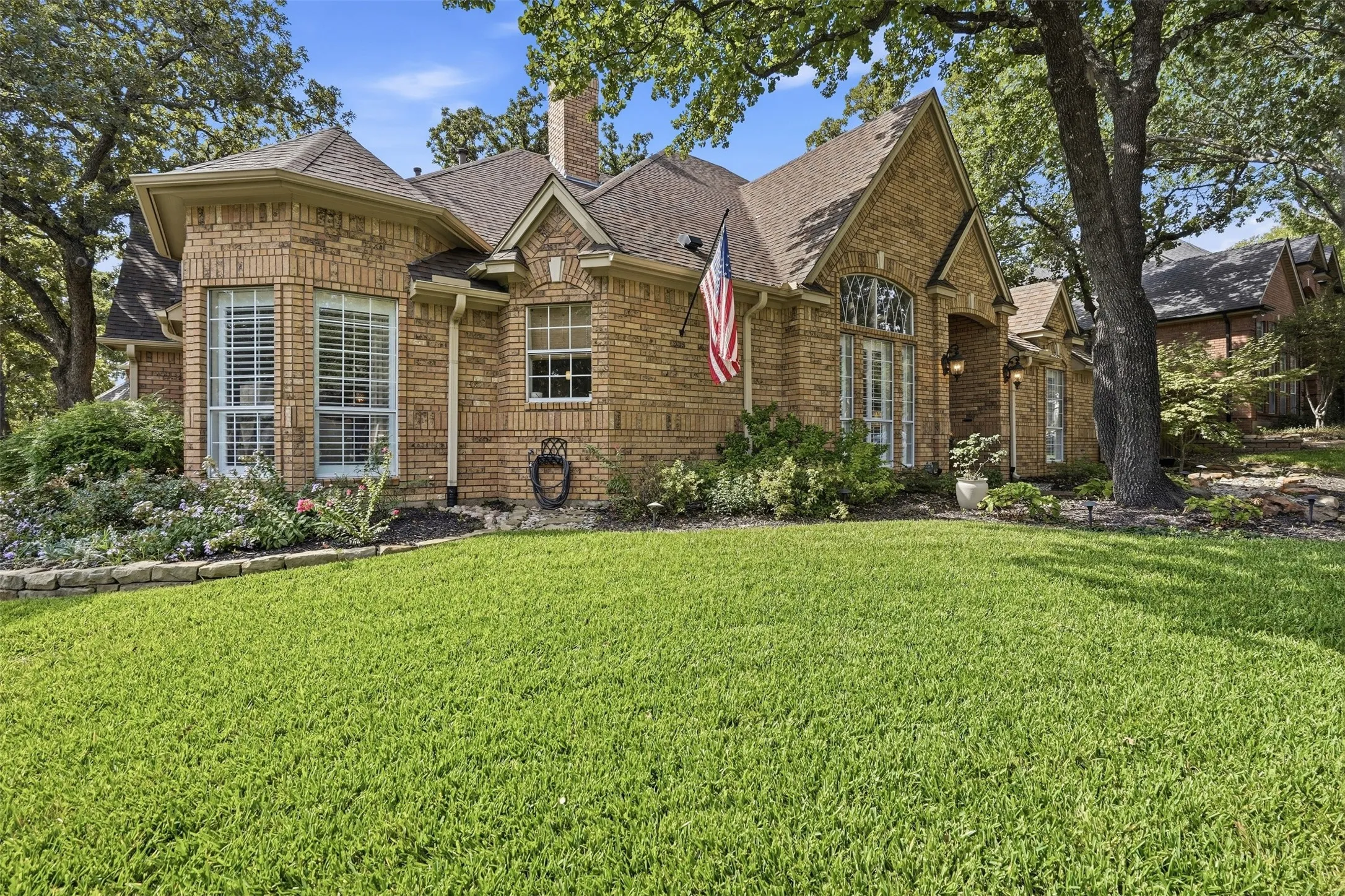 Single Family Residence For Sale in Tarrant County , 924 Ridge Court, Keller, Texas 76248, 4 Bedroom, 4 Bathroom, 2 Garage spaces, 3,300 Sqft, built in 1988, mls#21397428, Real Estate Agent in Keller, Homes For Sale in Tarrant county, Homes For Sale in Keller, Realtor in Keller Texas, Real Estate Brokerage Independent Realty Texas, Luminita Cordes Realtor