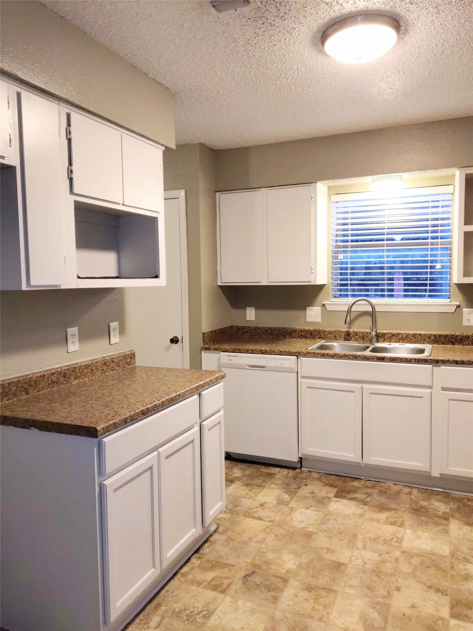 Quadruplex For Rent in Tarrant County , 3225 Cortez Drive, Fort Worth, Texas 76116, 2 Bedroom, 2 Bathroom, Garage spaces, 1,046 Sqft, built in 1985, mls#21400729, Real Estate Agent in Fort Worth, Homes For Rent in Tarrant county, Homes For Rent in Fort Worth, Realtor in Fort Worth Texas, Real Estate Brokerage Independent Realty Texas, Luminita Cordes Realtor