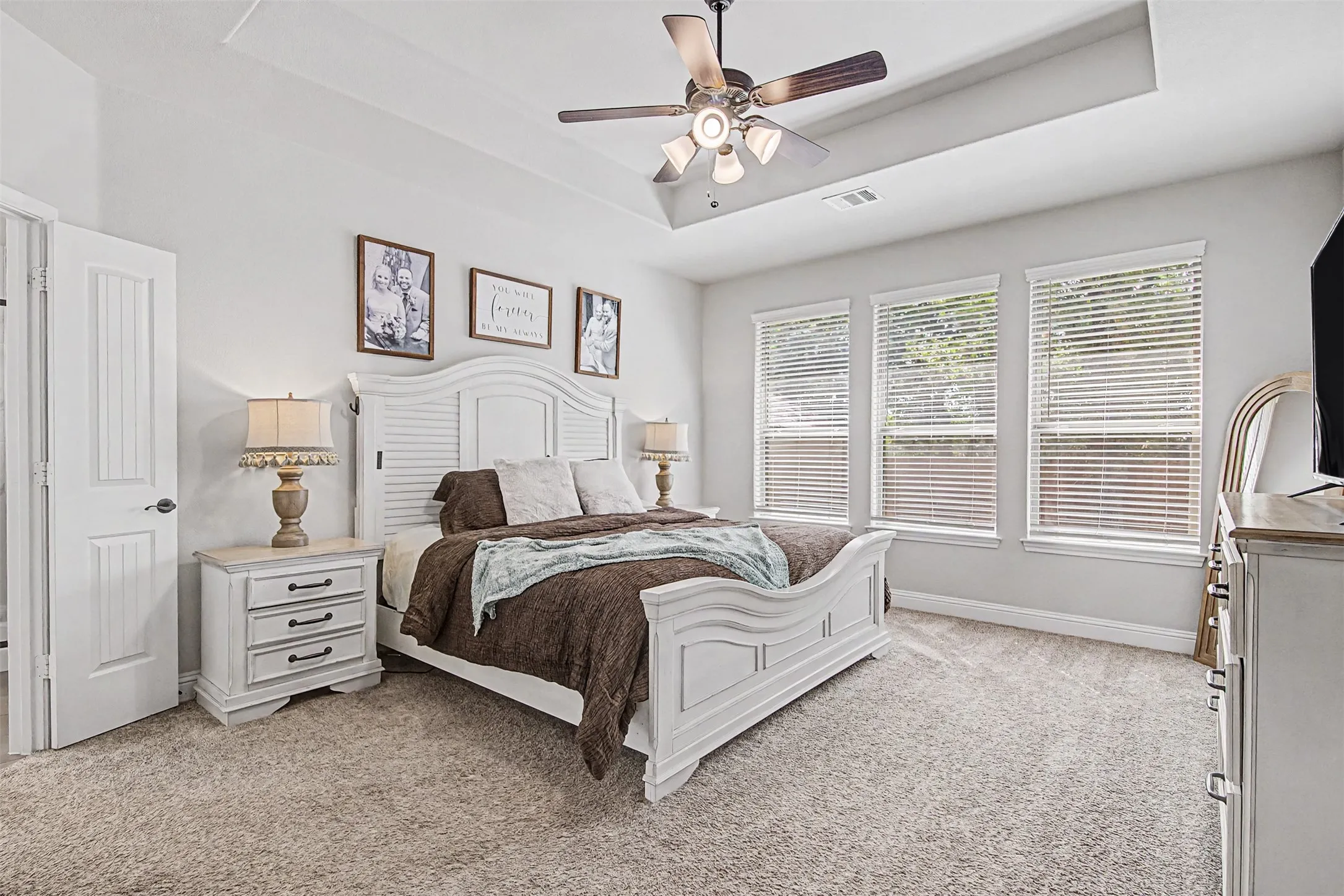 Single Family Residence For Sale in Johnson County , 1025 Whitetail Court, Joshua, Texas 76058, 4 Bedroom, 4 Bathroom, 2 Garage spaces, 3,472 Sqft, built in 2020, mls#21385467, Real Estate Agent in Joshua, Homes For Sale in Johnson county, Homes For Sale in Joshua, Realtor in Joshua Texas, Real Estate Brokerage Independent Realty Texas, Luminita Cordes Realtor