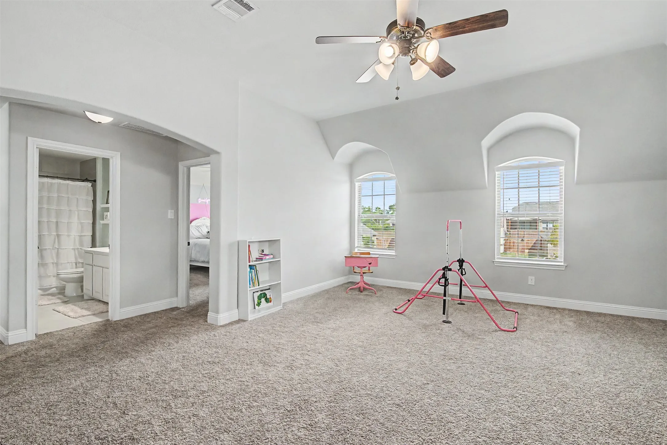 Single Family Residence For Sale in Johnson County , 1025 Whitetail Court, Joshua, Texas 76058, 4 Bedroom, 4 Bathroom, 2 Garage spaces, 3,472 Sqft, built in 2020, mls#21385467, Real Estate Agent in Joshua, Homes For Sale in Johnson county, Homes For Sale in Joshua, Realtor in Joshua Texas, Real Estate Brokerage Independent Realty Texas, Luminita Cordes Realtor