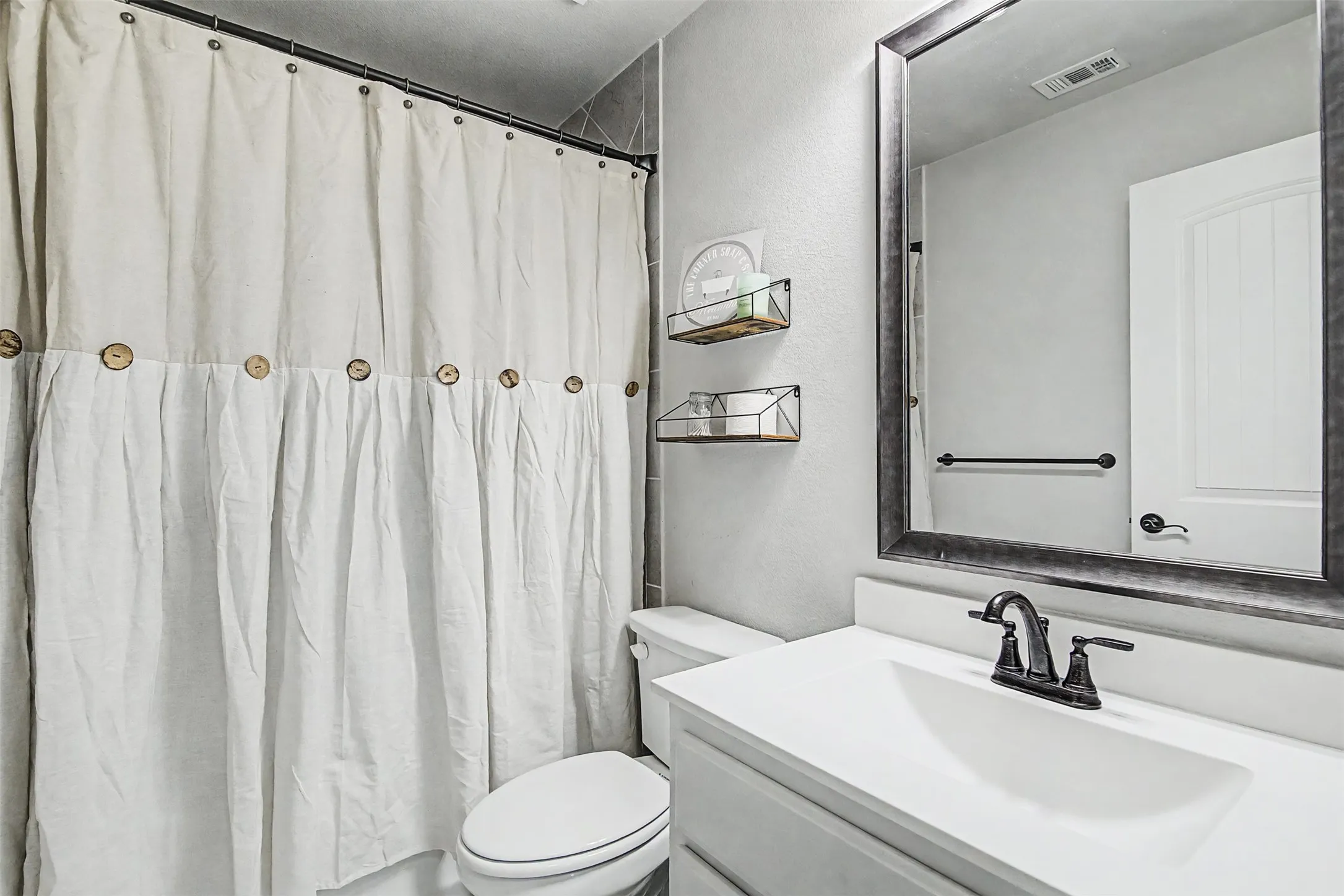 Single Family Residence For Sale in Johnson County , 1025 Whitetail Court, Joshua, Texas 76058, 4 Bedroom, 4 Bathroom, 2 Garage spaces, 3,472 Sqft, built in 2020, mls#21385467, Real Estate Agent in Joshua, Homes For Sale in Johnson county, Homes For Sale in Joshua, Realtor in Joshua Texas, Real Estate Brokerage Independent Realty Texas, Luminita Cordes Realtor
