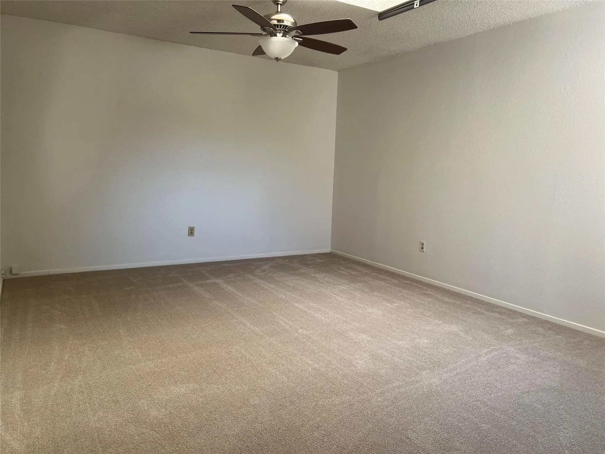 Single Family Residence For Rent in Denton County , 3116 Renaissance Drive, Dallas, Texas 75287, 3 Bedroom, 3 Bathroom, 2 Garage spaces, 1,734 Sqft, built in 1986, mls#21391257, Real Estate Agent in Dallas, Homes For Rent in Denton county, Homes For Rent in Dallas, Realtor in Dallas Texas, Real Estate Brokerage Independent Realty Texas, Luminita Cordes Realtor