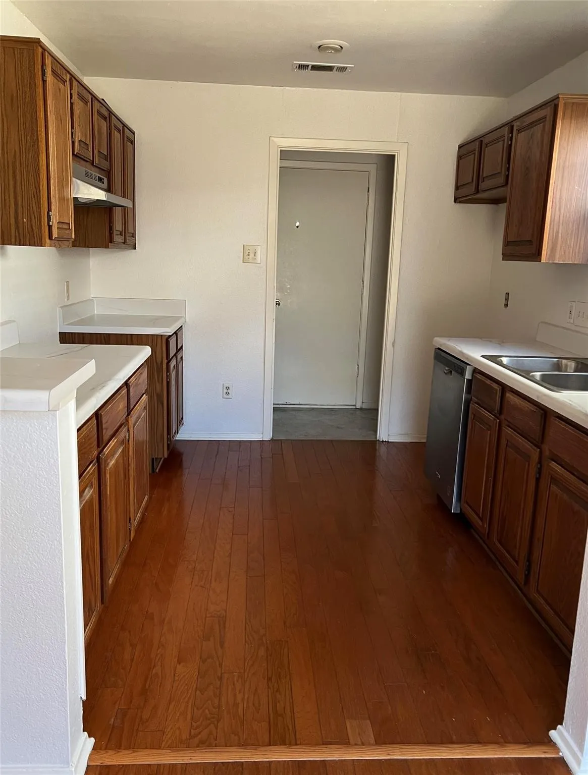 Single Family Residence For Rent in Denton County , 3116 Renaissance Drive, Dallas, Texas 75287, 3 Bedroom, 3 Bathroom, 2 Garage spaces, 1,734 Sqft, built in 1986, mls#21391257, Real Estate Agent in Dallas, Homes For Rent in Denton county, Homes For Rent in Dallas, Realtor in Dallas Texas, Real Estate Brokerage Independent Realty Texas, Luminita Cordes Realtor