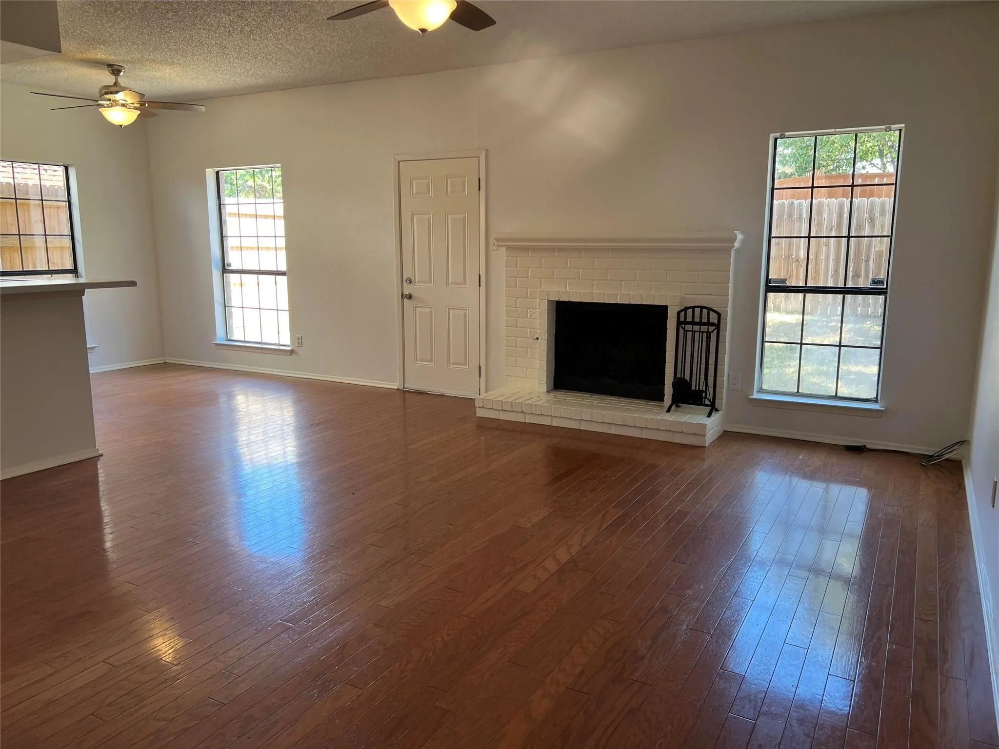 Single Family Residence For Rent in Denton County , 3116 Renaissance Drive, Dallas, Texas 75287, 3 Bedroom, 3 Bathroom, 2 Garage spaces, 1,734 Sqft, built in 1986, mls#21391257, Real Estate Agent in Dallas, Homes For Rent in Denton county, Homes For Rent in Dallas, Realtor in Dallas Texas, Real Estate Brokerage Independent Realty Texas, Luminita Cordes Realtor