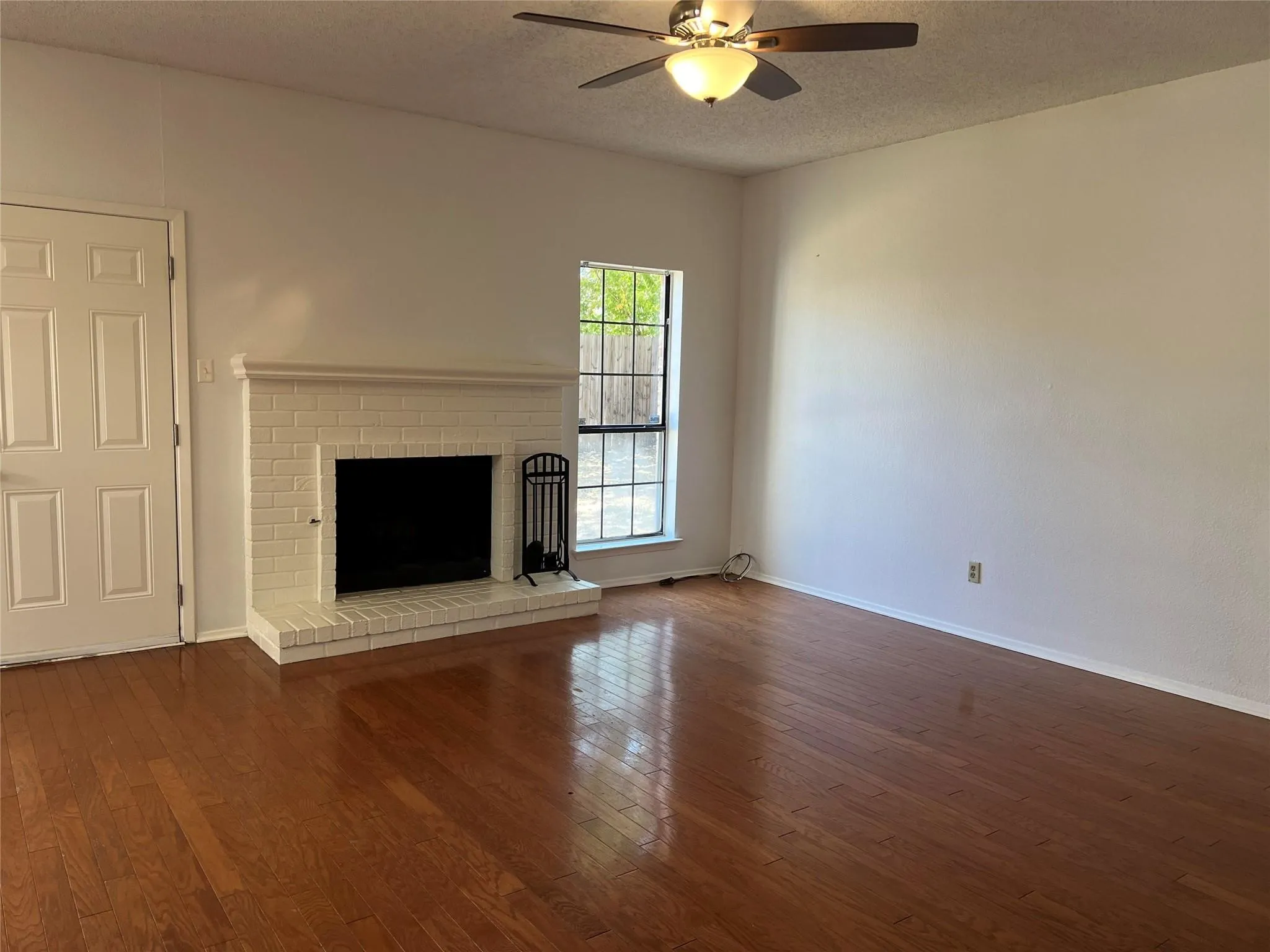 Single Family Residence For Rent in Denton County , 3116 Renaissance Drive, Dallas, Texas 75287, 3 Bedroom, 3 Bathroom, 2 Garage spaces, 1,734 Sqft, built in 1986, mls#21391257, Real Estate Agent in Dallas, Homes For Rent in Denton county, Homes For Rent in Dallas, Realtor in Dallas Texas, Real Estate Brokerage Independent Realty Texas, Luminita Cordes Realtor