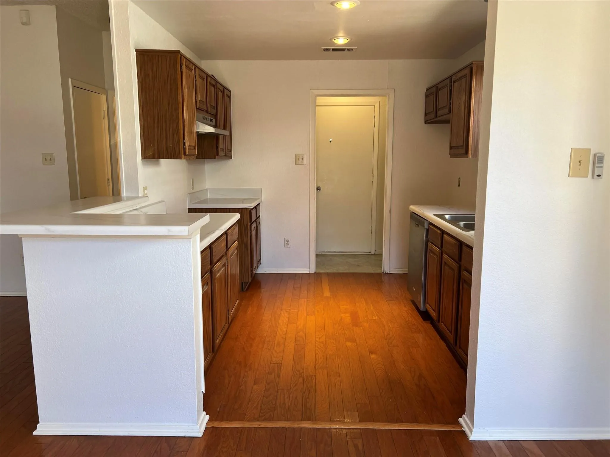 Single Family Residence For Rent in Denton County , 3116 Renaissance Drive, Dallas, Texas 75287, 3 Bedroom, 3 Bathroom, 2 Garage spaces, 1,734 Sqft, built in 1986, mls#21391257, Real Estate Agent in Dallas, Homes For Rent in Denton county, Homes For Rent in Dallas, Realtor in Dallas Texas, Real Estate Brokerage Independent Realty Texas, Luminita Cordes Realtor