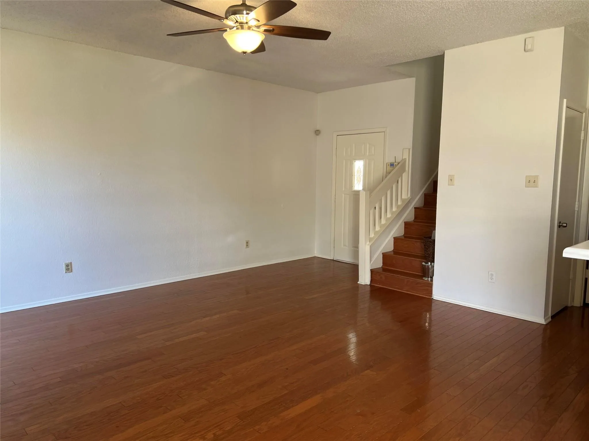Single Family Residence For Rent in Denton County , 3116 Renaissance Drive, Dallas, Texas 75287, 3 Bedroom, 3 Bathroom, 2 Garage spaces, 1,734 Sqft, built in 1986, mls#21391257, Real Estate Agent in Dallas, Homes For Rent in Denton county, Homes For Rent in Dallas, Realtor in Dallas Texas, Real Estate Brokerage Independent Realty Texas, Luminita Cordes Realtor