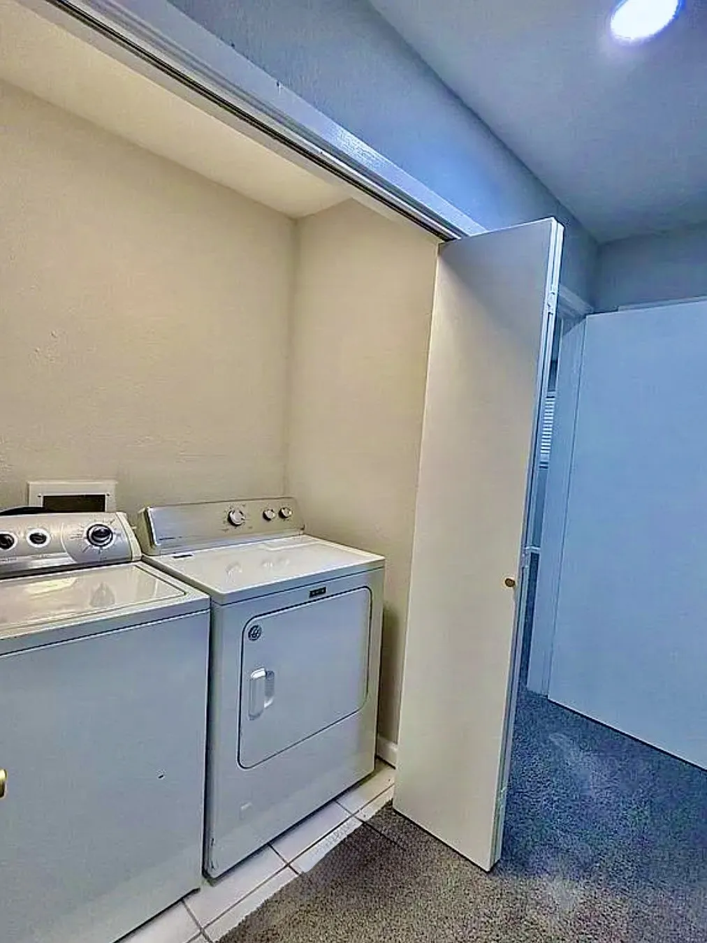 Laundry area featuring a ceiling-mounted light fixture and tile flooring