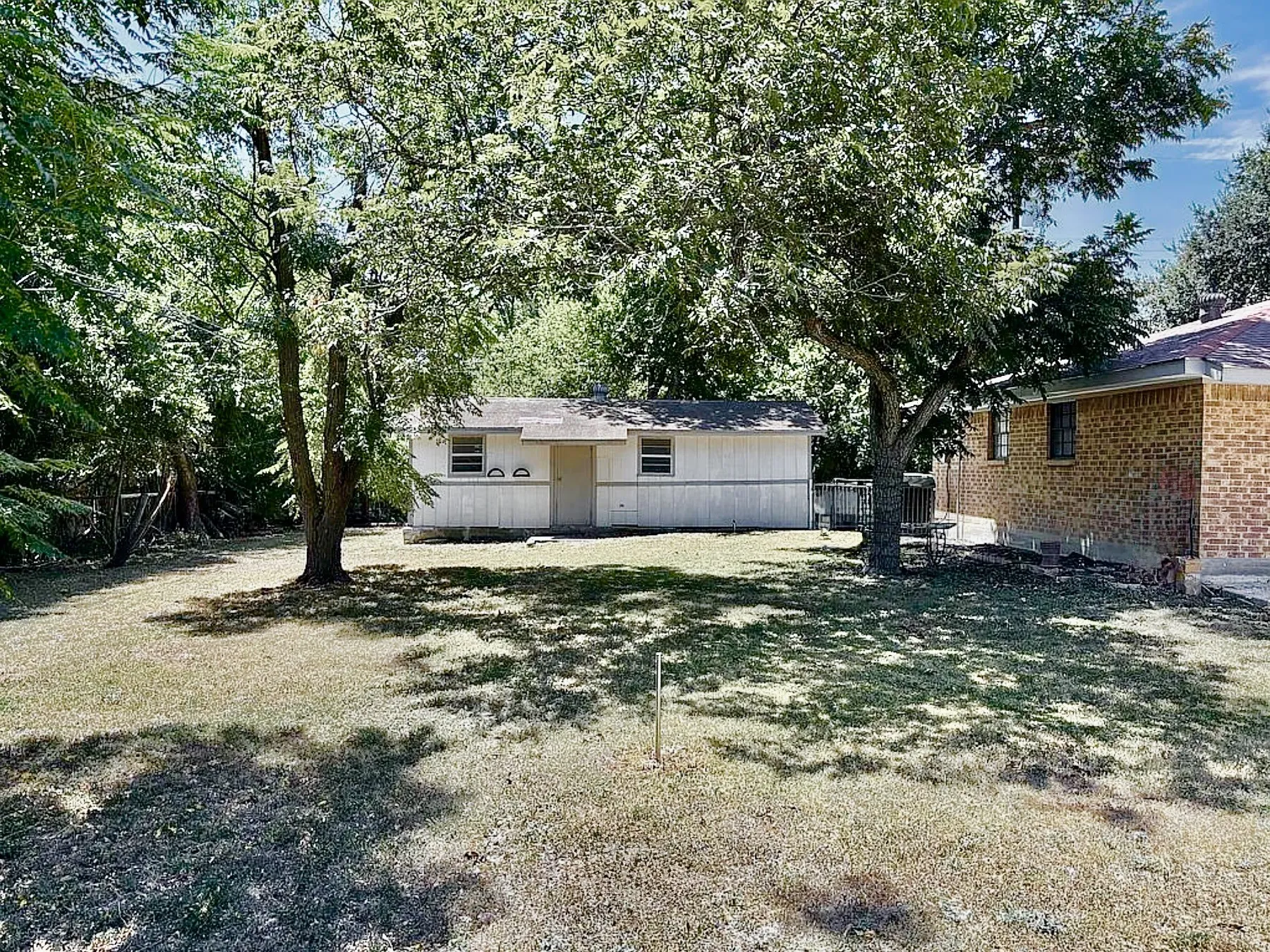 Single Family Residence For Sale in Bell County , 2115 N 9th Street, Temple, Texas 76501, 3 Bedroom, 2 Bathroom, 2 Garage spaces, 1,536 Sqft, built in 1978, mls#21400731, Real Estate Agent in Temple, Homes For Sale in Bell county, Homes For Sale in Temple, Realtor in Temple Texas, Real Estate Brokerage Independent Realty Texas, Luminita Cordes Realtor