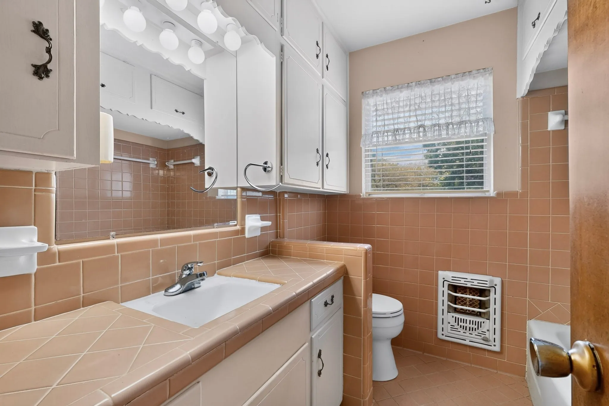 Single Family Residence For Sale in Dallas County , 3719 Rock Bluff Drive, Dallas, Texas 75227, 3 Bedroom, 2 Bathroom, 2 Garage spaces, 1,639 Sqft, built in 1960, mls#21400535, Real Estate Agent in Dallas, Homes For Sale in Dallas county, Homes For Sale in Dallas, Realtor in Dallas Texas, Real Estate Brokerage Independent Realty Texas, Luminita Cordes Realtor
