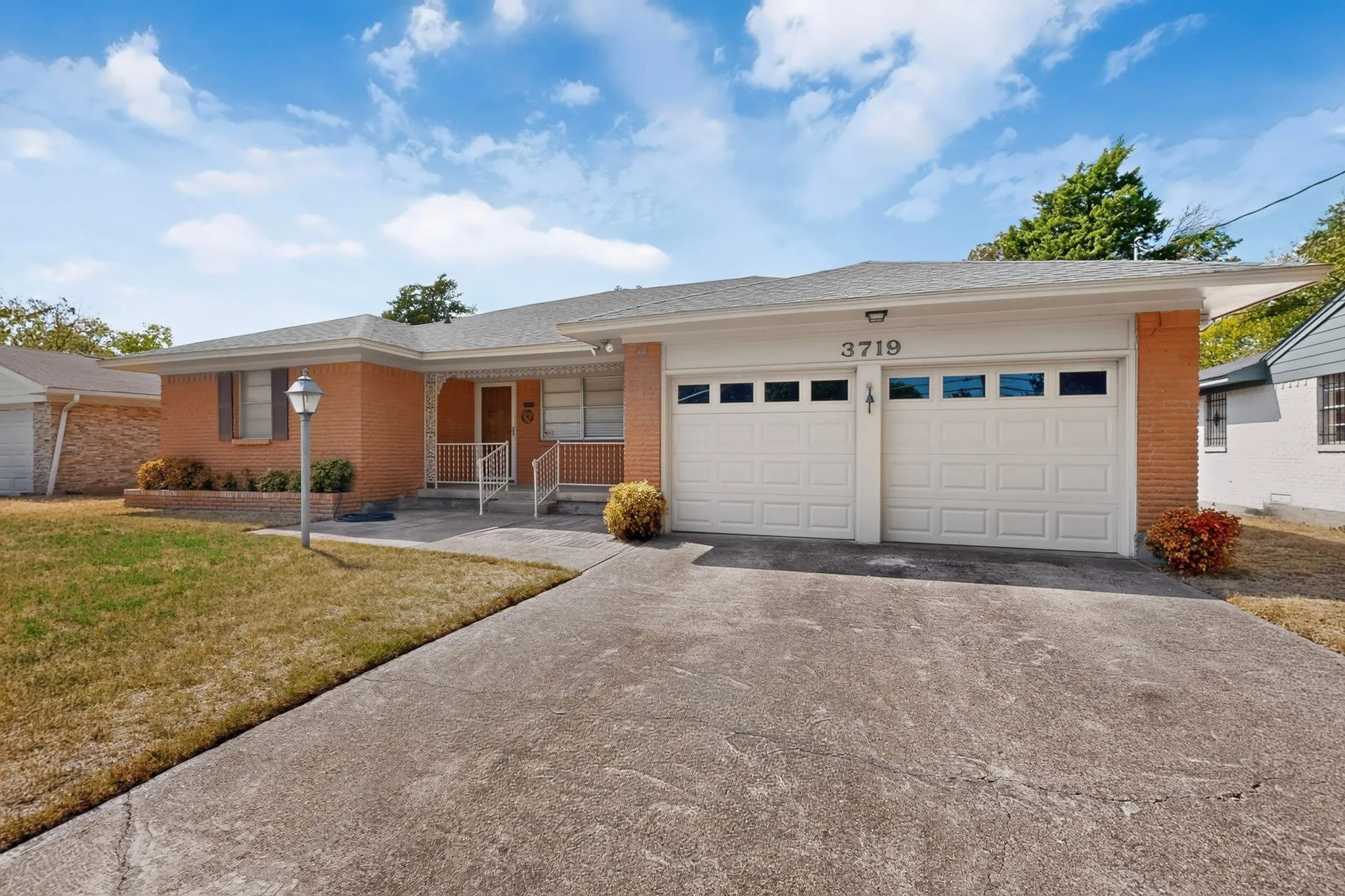 Single Family Residence For Sale in Dallas County , 3719 Rock Bluff Drive, Dallas, Texas 75227, 3 Bedroom, 2 Bathroom, 2 Garage spaces, 1,639 Sqft, built in 1960, mls#21400535, Real Estate Agent in Dallas, Homes For Sale in Dallas county, Homes For Sale in Dallas, Realtor in Dallas Texas, Real Estate Brokerage Independent Realty Texas, Luminita Cordes Realtor