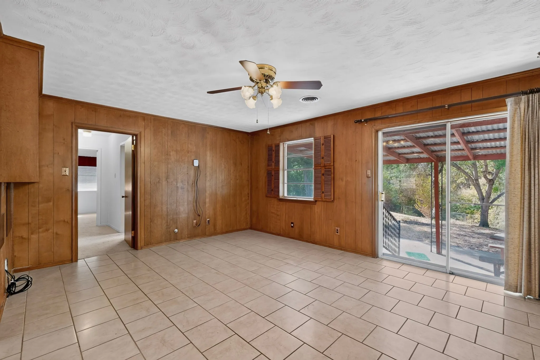 Single Family Residence For Sale in Dallas County , 3719 Rock Bluff Drive, Dallas, Texas 75227, 3 Bedroom, 2 Bathroom, 2 Garage spaces, 1,639 Sqft, built in 1960, mls#21400535, Real Estate Agent in Dallas, Homes For Sale in Dallas county, Homes For Sale in Dallas, Realtor in Dallas Texas, Real Estate Brokerage Independent Realty Texas, Luminita Cordes Realtor