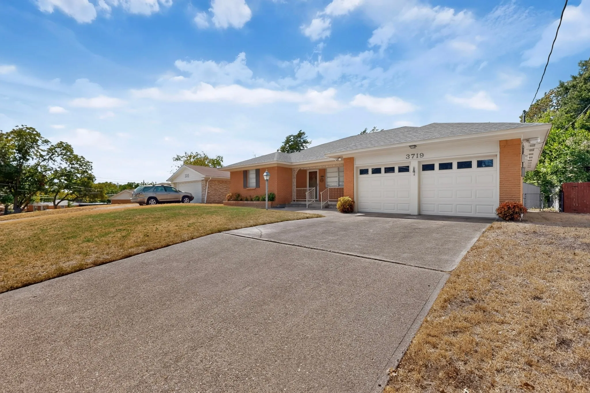 Single Family Residence For Sale in Dallas County , 3719 Rock Bluff Drive, Dallas, Texas 75227, 3 Bedroom, 2 Bathroom, 2 Garage spaces, 1,639 Sqft, built in 1960, mls#21400535, Real Estate Agent in Dallas, Homes For Sale in Dallas county, Homes For Sale in Dallas, Realtor in Dallas Texas, Real Estate Brokerage Independent Realty Texas, Luminita Cordes Realtor