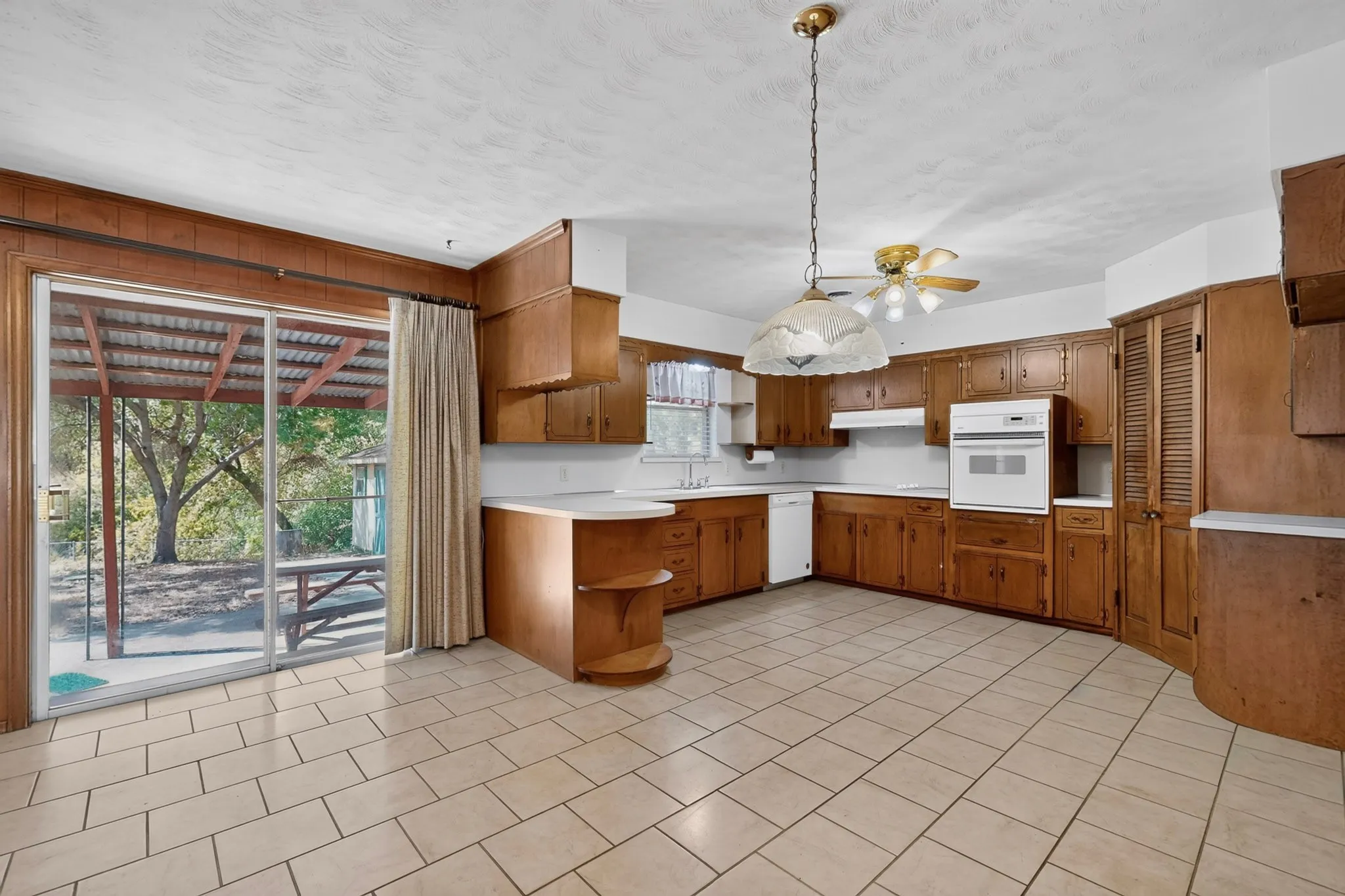 Single Family Residence For Sale in Dallas County , 3719 Rock Bluff Drive, Dallas, Texas 75227, 3 Bedroom, 2 Bathroom, 2 Garage spaces, 1,639 Sqft, built in 1960, mls#21400535, Real Estate Agent in Dallas, Homes For Sale in Dallas county, Homes For Sale in Dallas, Realtor in Dallas Texas, Real Estate Brokerage Independent Realty Texas, Luminita Cordes Realtor