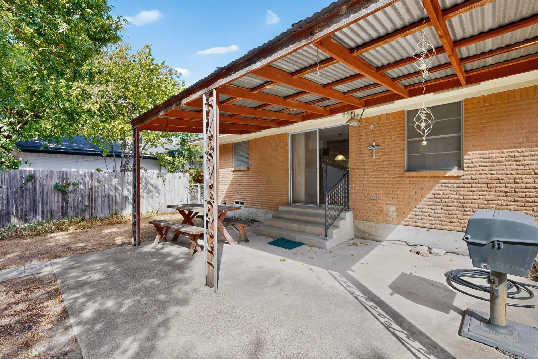 Single Family Residence For Sale in Dallas County , 3719 Rock Bluff Drive, Dallas, Texas 75227, 3 Bedroom, 2 Bathroom, 2 Garage spaces, 1,639 Sqft, built in 1960, mls#21400535, Real Estate Agent in Dallas, Homes For Sale in Dallas county, Homes For Sale in Dallas, Realtor in Dallas Texas, Real Estate Brokerage Independent Realty Texas, Luminita Cordes Realtor