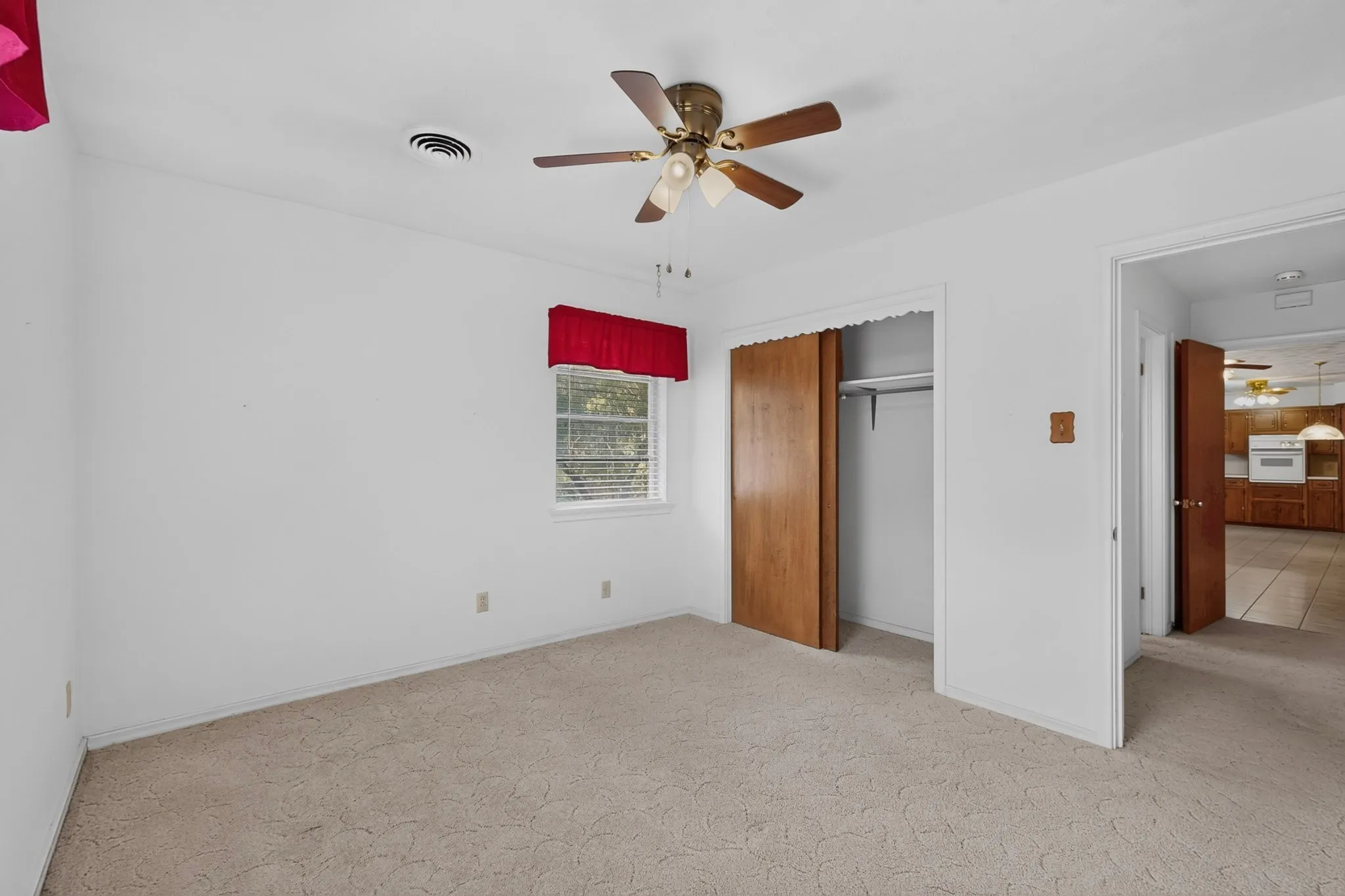 Single Family Residence For Sale in Dallas County , 3719 Rock Bluff Drive, Dallas, Texas 75227, 3 Bedroom, 2 Bathroom, 2 Garage spaces, 1,639 Sqft, built in 1960, mls#21400535, Real Estate Agent in Dallas, Homes For Sale in Dallas county, Homes For Sale in Dallas, Realtor in Dallas Texas, Real Estate Brokerage Independent Realty Texas, Luminita Cordes Realtor