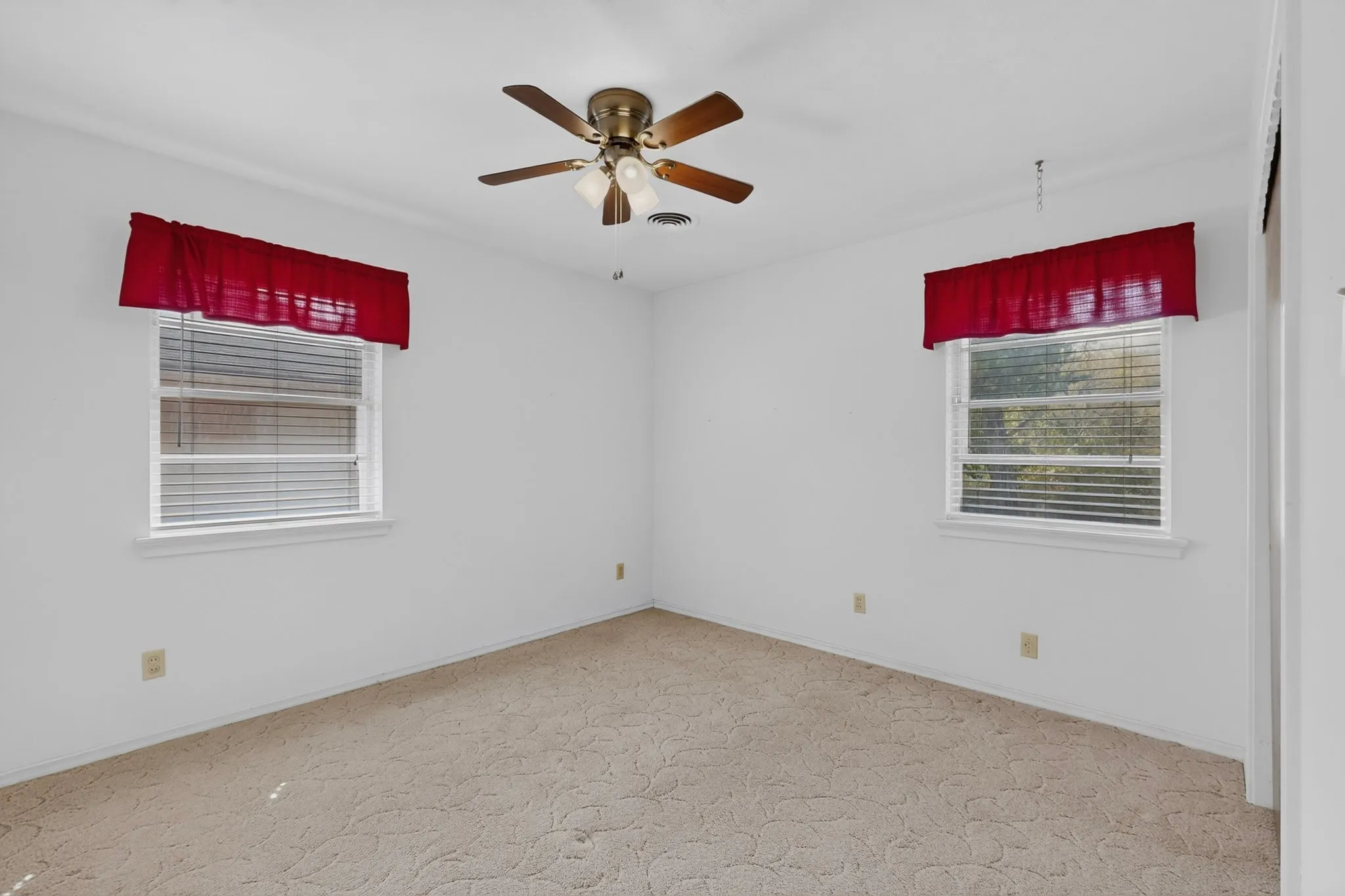 Single Family Residence For Sale in Dallas County , 3719 Rock Bluff Drive, Dallas, Texas 75227, 3 Bedroom, 2 Bathroom, 2 Garage spaces, 1,639 Sqft, built in 1960, mls#21400535, Real Estate Agent in Dallas, Homes For Sale in Dallas county, Homes For Sale in Dallas, Realtor in Dallas Texas, Real Estate Brokerage Independent Realty Texas, Luminita Cordes Realtor