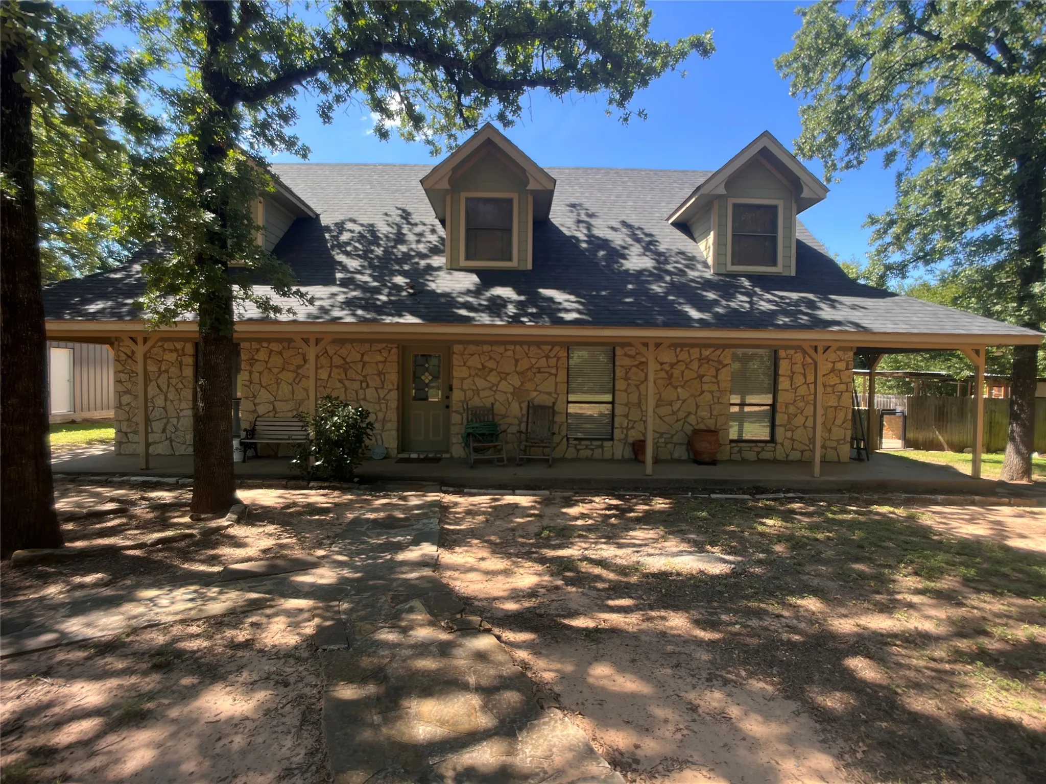 Single Family Residence For Sale in Hill County , 107 Private Road 21055, Whitney, Texas 76692, 4 Bedroom, 3 Bathroom, 2 Garage spaces, 4,096 Sqft, built in 1984, mls#21400732, Real Estate Agent in Whitney, Homes For Sale in Hill county, Homes For Sale in Whitney, Realtor in Whitney Texas, Real Estate Brokerage Independent Realty Texas, Luminita Cordes Realtor