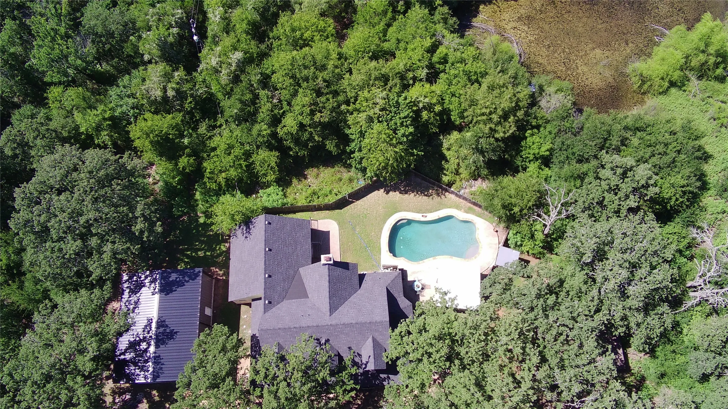 Single Family Residence For Sale in Hill County , 107 Private Road 21055, Whitney, Texas 76692, 4 Bedroom, 3 Bathroom, 2 Garage spaces, 4,096 Sqft, built in 1984, mls#21400732, Real Estate Agent in Whitney, Homes For Sale in Hill county, Homes For Sale in Whitney, Realtor in Whitney Texas, Real Estate Brokerage Independent Realty Texas, Luminita Cordes Realtor