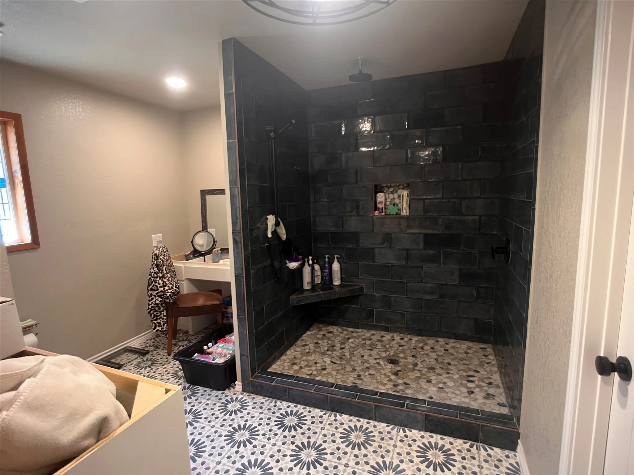 Single Family Residence For Sale in Hill County , 107 Private Road 21055, Whitney, Texas 76692, 4 Bedroom, 3 Bathroom, 2 Garage spaces, 4,096 Sqft, built in 1984, mls#21400732, Real Estate Agent in Whitney, Homes For Sale in Hill county, Homes For Sale in Whitney, Realtor in Whitney Texas, Real Estate Brokerage Independent Realty Texas, Luminita Cordes Realtor