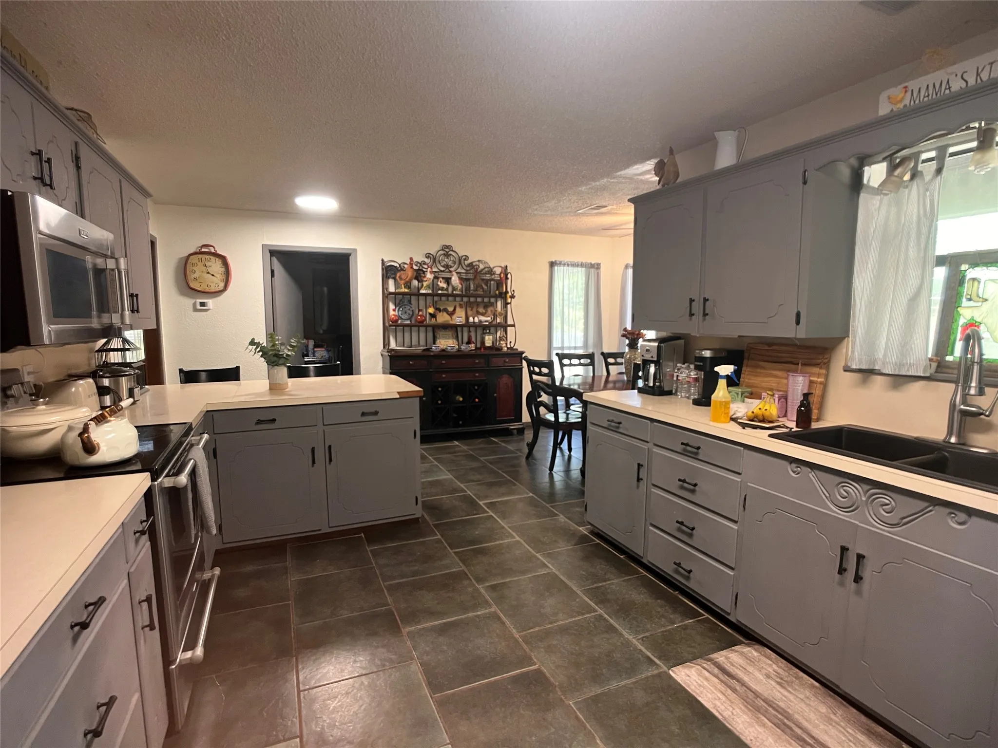 Single Family Residence For Sale in Hill County , 107 Private Road 21055, Whitney, Texas 76692, 4 Bedroom, 3 Bathroom, 2 Garage spaces, 4,096 Sqft, built in 1984, mls#21400732, Real Estate Agent in Whitney, Homes For Sale in Hill county, Homes For Sale in Whitney, Realtor in Whitney Texas, Real Estate Brokerage Independent Realty Texas, Luminita Cordes Realtor