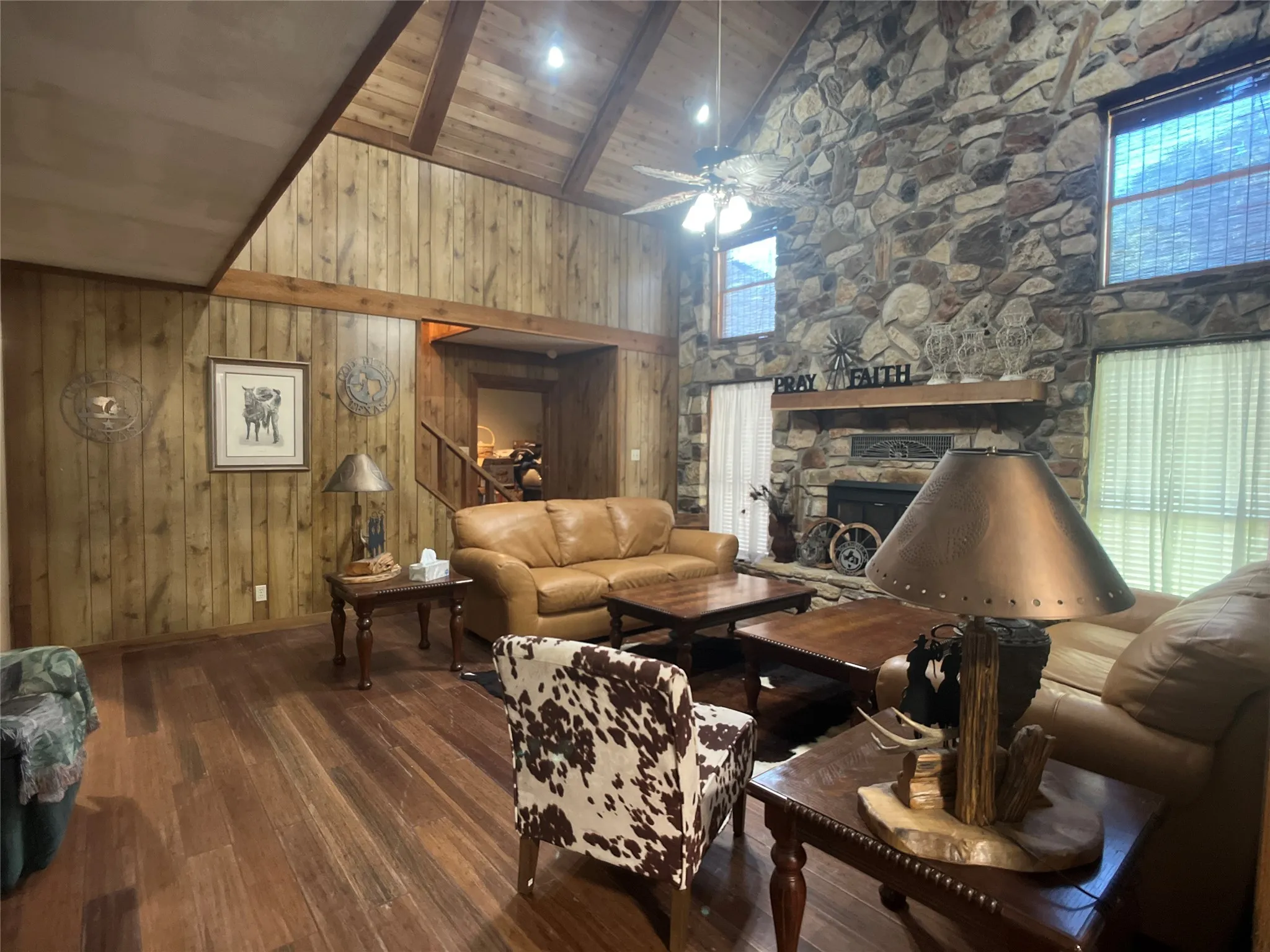 Single Family Residence For Sale in Hill County , 107 Private Road 21055, Whitney, Texas 76692, 4 Bedroom, 3 Bathroom, 2 Garage spaces, 4,096 Sqft, built in 1984, mls#21400732, Real Estate Agent in Whitney, Homes For Sale in Hill county, Homes For Sale in Whitney, Realtor in Whitney Texas, Real Estate Brokerage Independent Realty Texas, Luminita Cordes Realtor