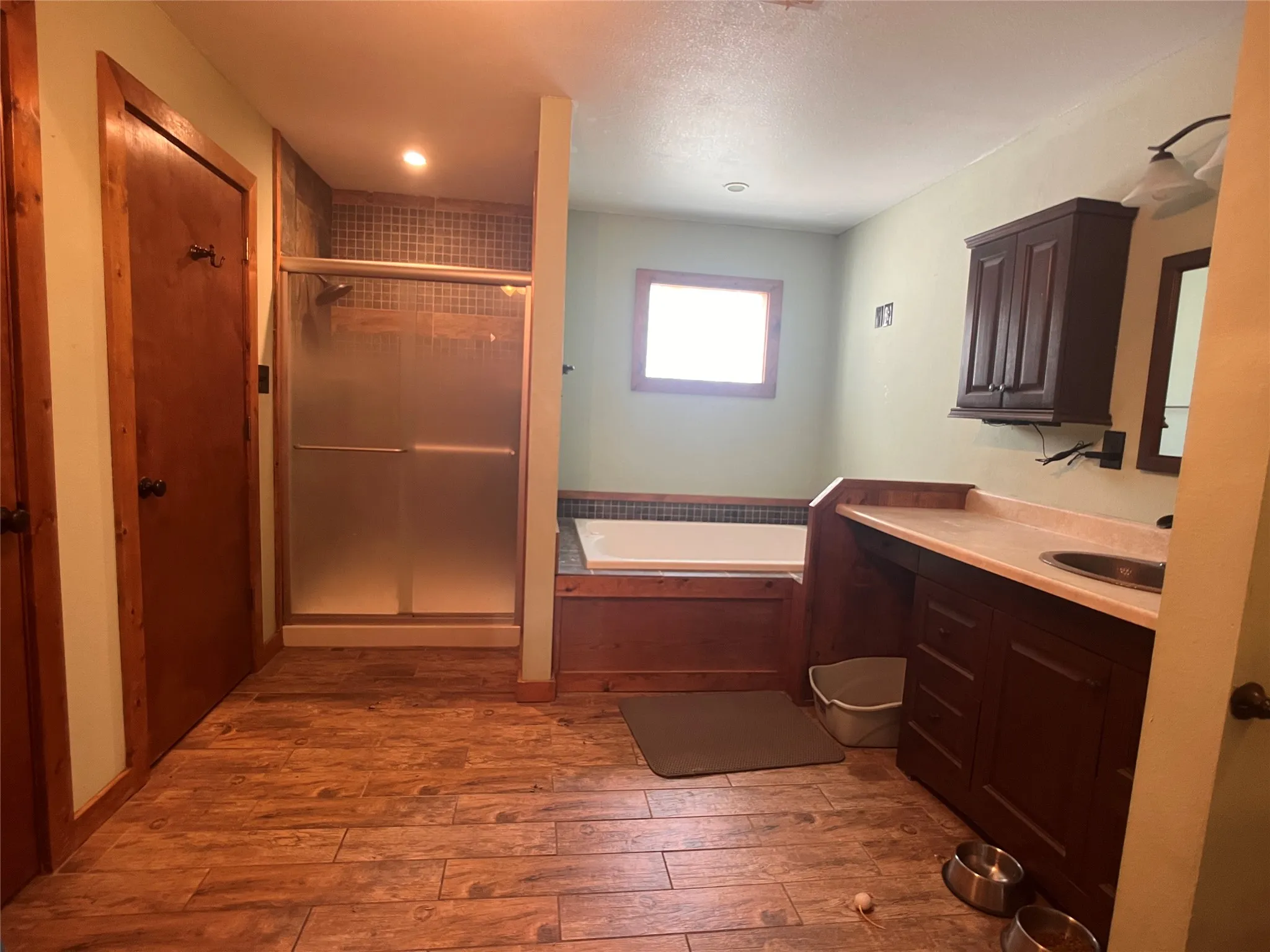 Single Family Residence For Sale in Hill County , 107 Private Road 21055, Whitney, Texas 76692, 4 Bedroom, 3 Bathroom, 2 Garage spaces, 4,096 Sqft, built in 1984, mls#21400732, Real Estate Agent in Whitney, Homes For Sale in Hill county, Homes For Sale in Whitney, Realtor in Whitney Texas, Real Estate Brokerage Independent Realty Texas, Luminita Cordes Realtor