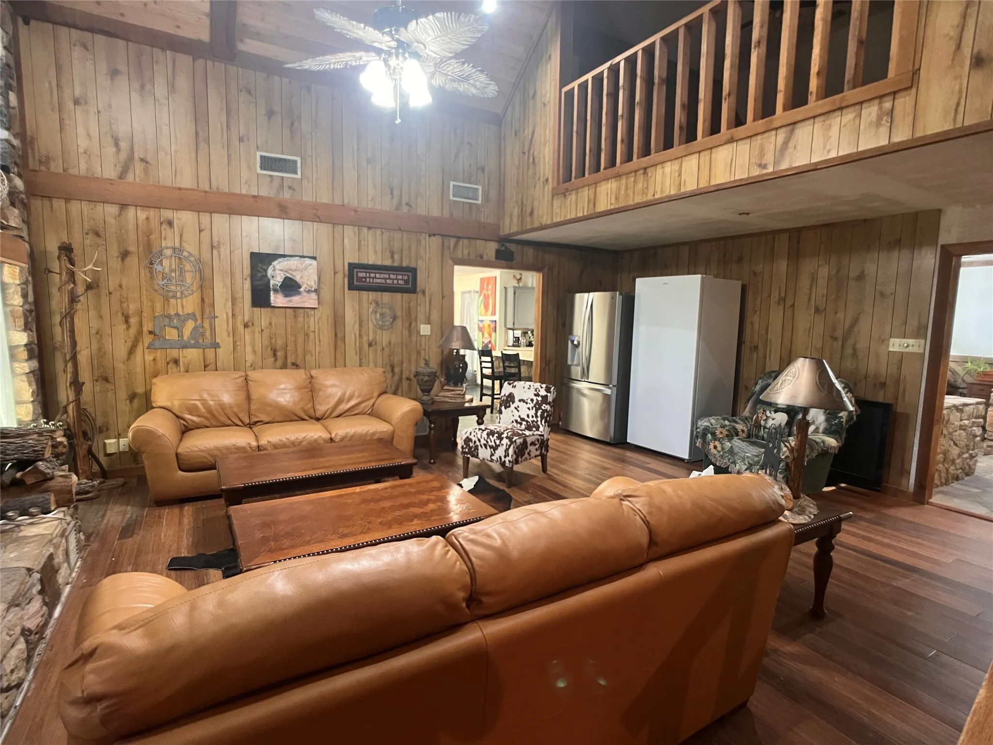 Single Family Residence For Sale in Hill County , 107 Private Road 21055, Whitney, Texas 76692, 4 Bedroom, 3 Bathroom, 2 Garage spaces, 4,096 Sqft, built in 1984, mls#21400732, Real Estate Agent in Whitney, Homes For Sale in Hill county, Homes For Sale in Whitney, Realtor in Whitney Texas, Real Estate Brokerage Independent Realty Texas, Luminita Cordes Realtor