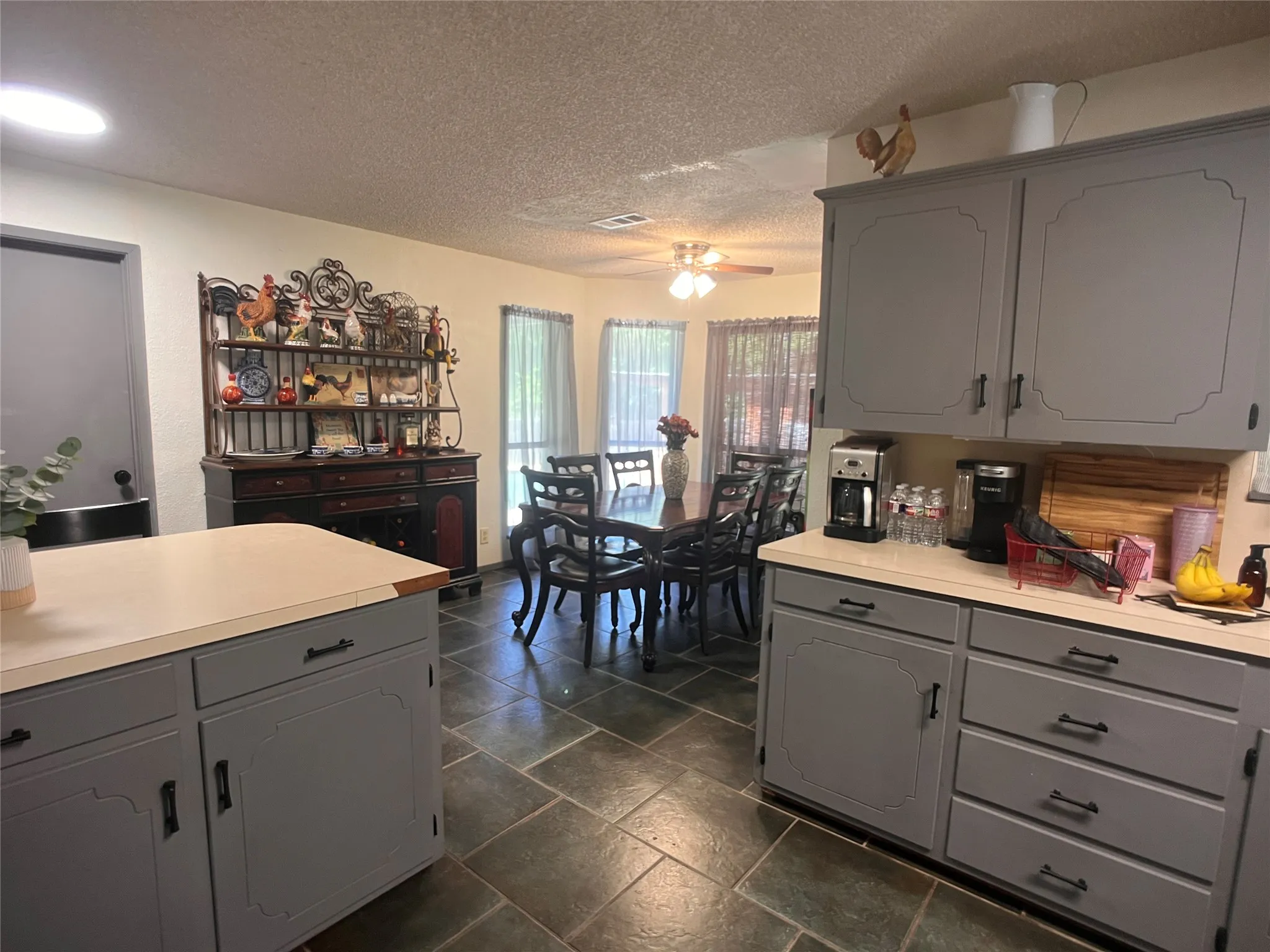 Single Family Residence For Sale in Hill County , 107 Private Road 21055, Whitney, Texas 76692, 4 Bedroom, 3 Bathroom, 2 Garage spaces, 4,096 Sqft, built in 1984, mls#21400732, Real Estate Agent in Whitney, Homes For Sale in Hill county, Homes For Sale in Whitney, Realtor in Whitney Texas, Real Estate Brokerage Independent Realty Texas, Luminita Cordes Realtor