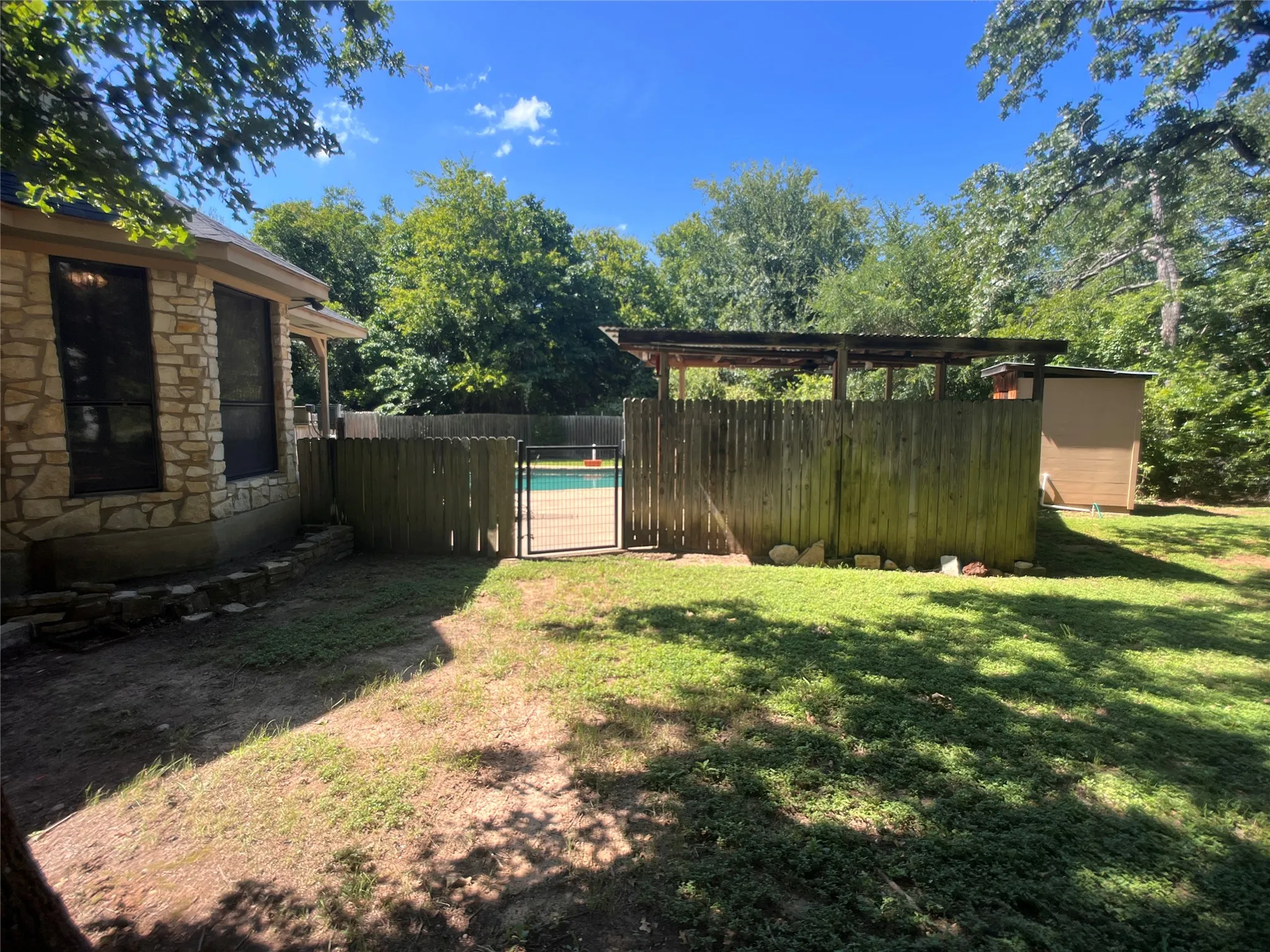 Side /back yard   Entry to Swimming Pool