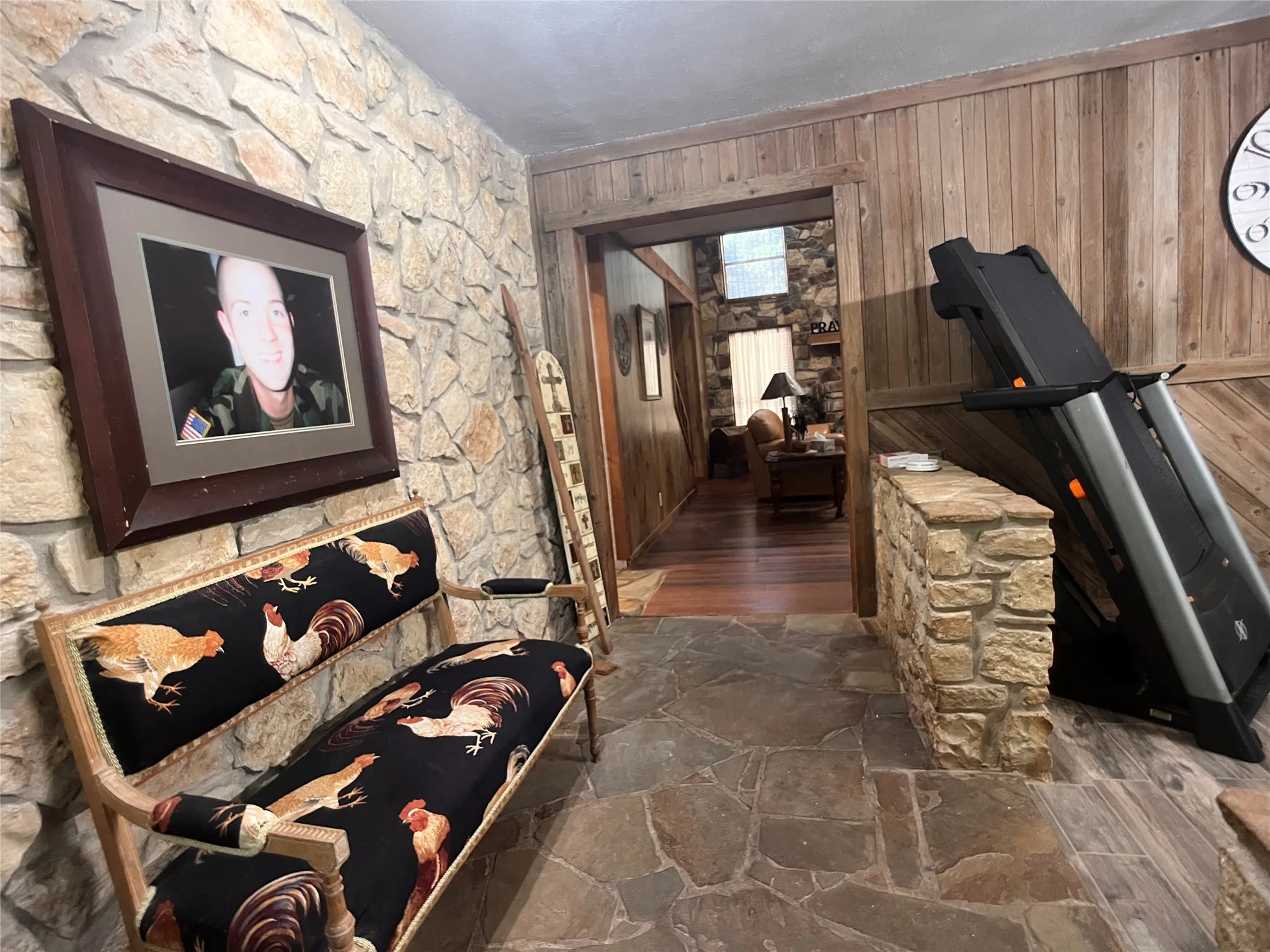 Entry/sitting area