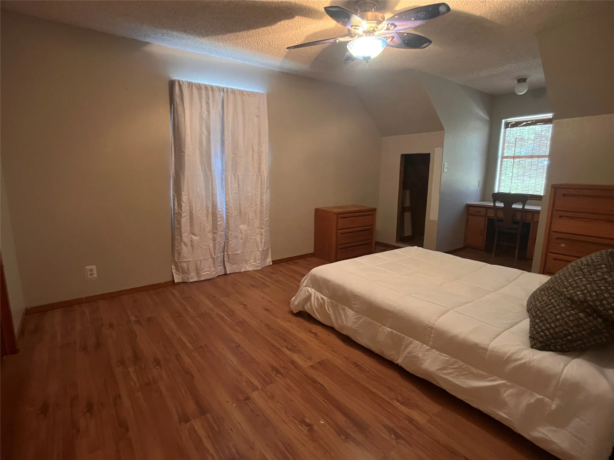Single Family Residence For Sale in Hill County , 107 Private Road 21055, Whitney, Texas 76692, 4 Bedroom, 3 Bathroom, 2 Garage spaces, 4,096 Sqft, built in 1984, mls#21400732, Real Estate Agent in Whitney, Homes For Sale in Hill county, Homes For Sale in Whitney, Realtor in Whitney Texas, Real Estate Brokerage Independent Realty Texas, Luminita Cordes Realtor