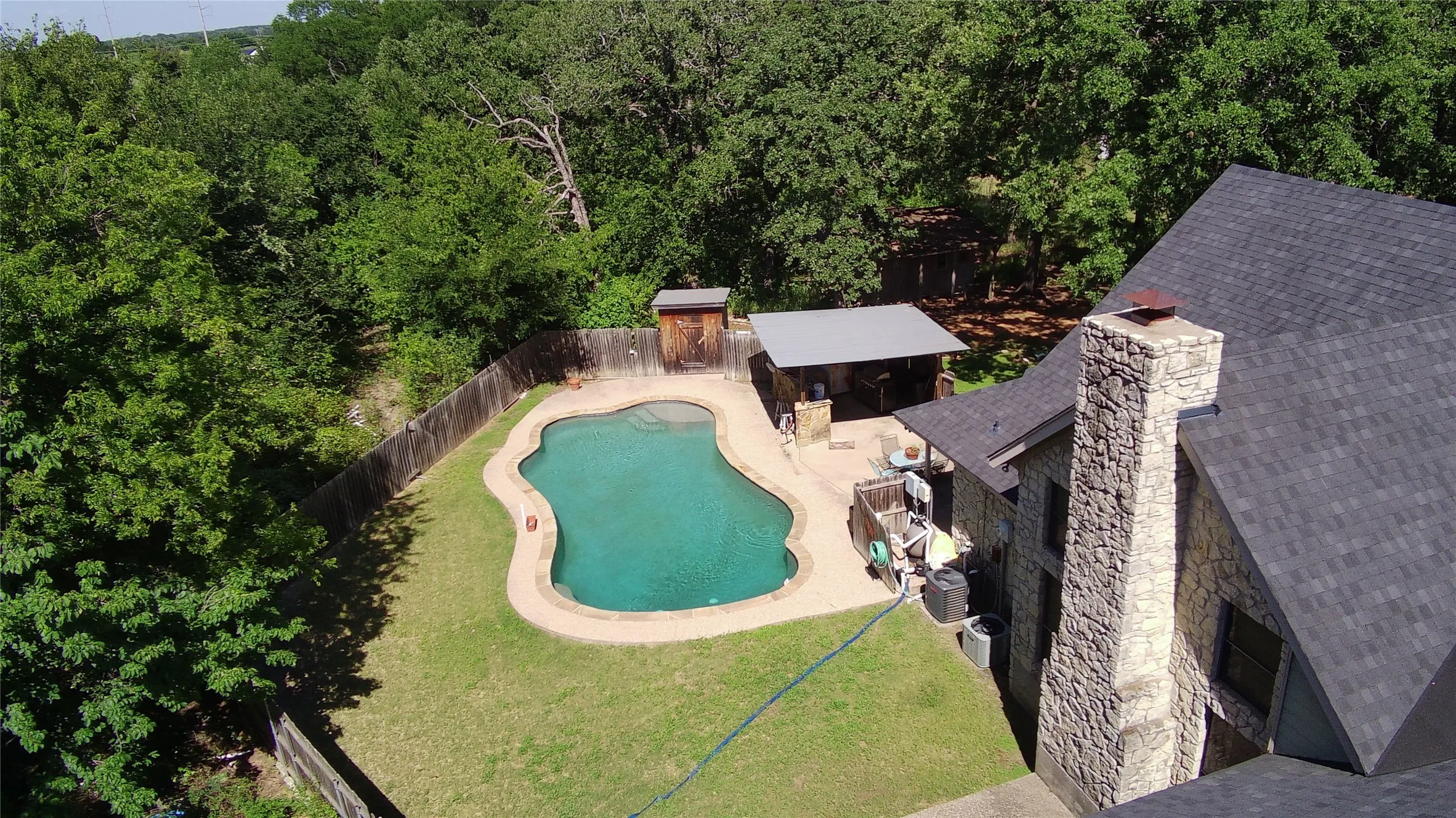 Single Family Residence For Sale in Hill County , 107 Private Road 21055, Whitney, Texas 76692, 4 Bedroom, 3 Bathroom, 2 Garage spaces, 4,096 Sqft, built in 1984, mls#21400732, Real Estate Agent in Whitney, Homes For Sale in Hill county, Homes For Sale in Whitney, Realtor in Whitney Texas, Real Estate Brokerage Independent Realty Texas, Luminita Cordes Realtor