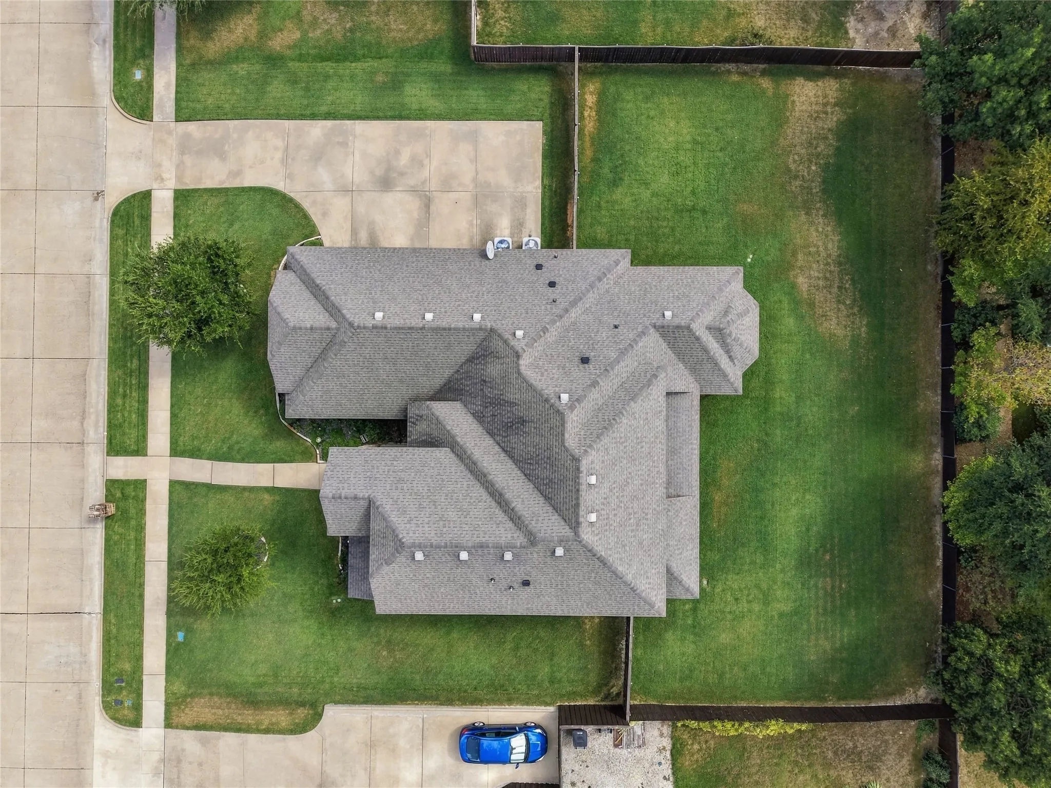 Single Family Residence For Sale in Ellis County , 309 Covington Lane, Ovilla, Texas 75154, 4 Bedroom, 3 Bathroom, 3 Garage spaces, 3,100 Sqft, built in 2014, mls#21399449, Real Estate Agent in Ovilla, Homes For Sale in Ellis county, Homes For Sale in Ovilla, Realtor in Ovilla Texas, Real Estate Brokerage Independent Realty Texas, Luminita Cordes Realtor
