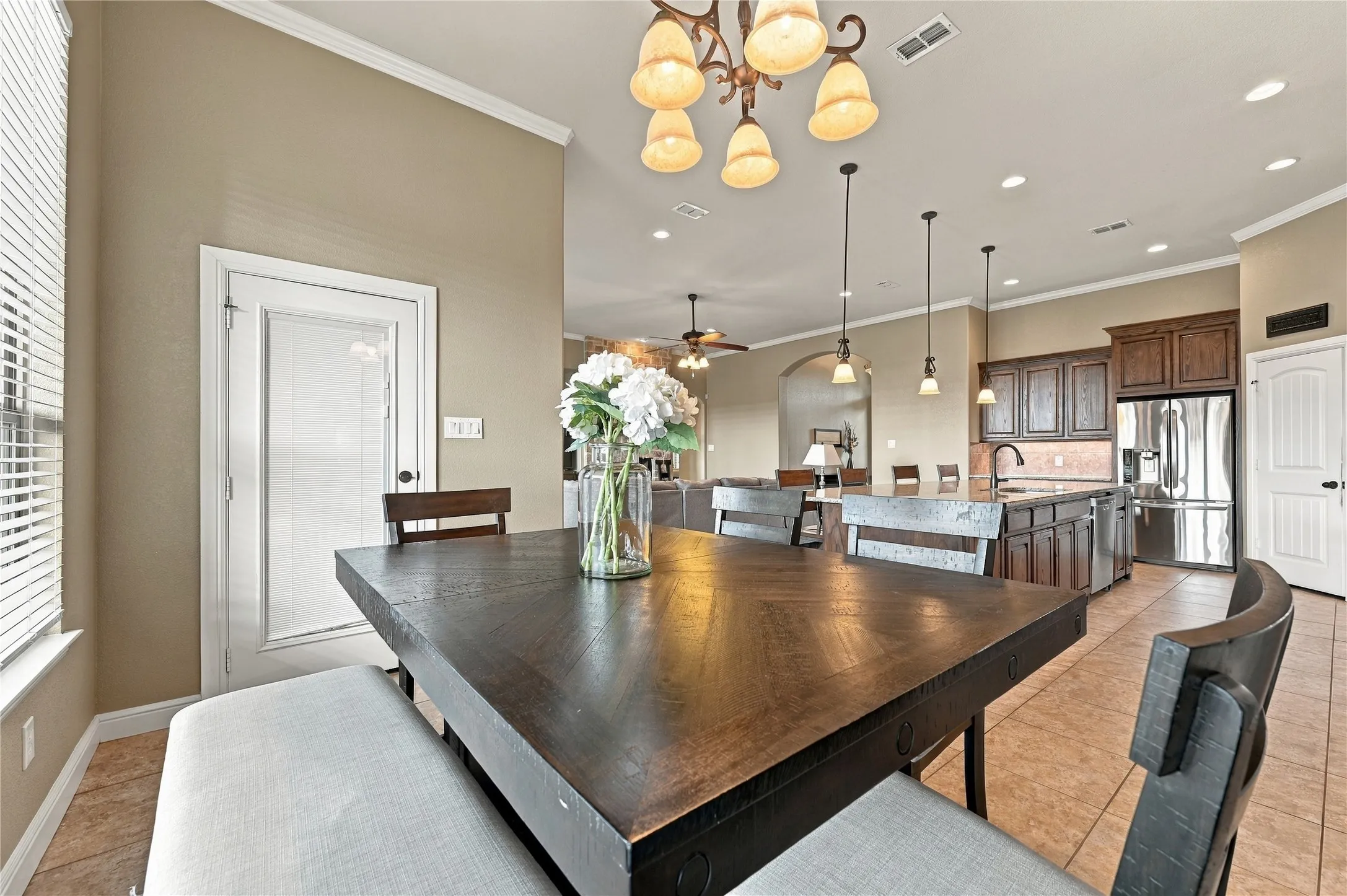Breakfast nook/dining area
