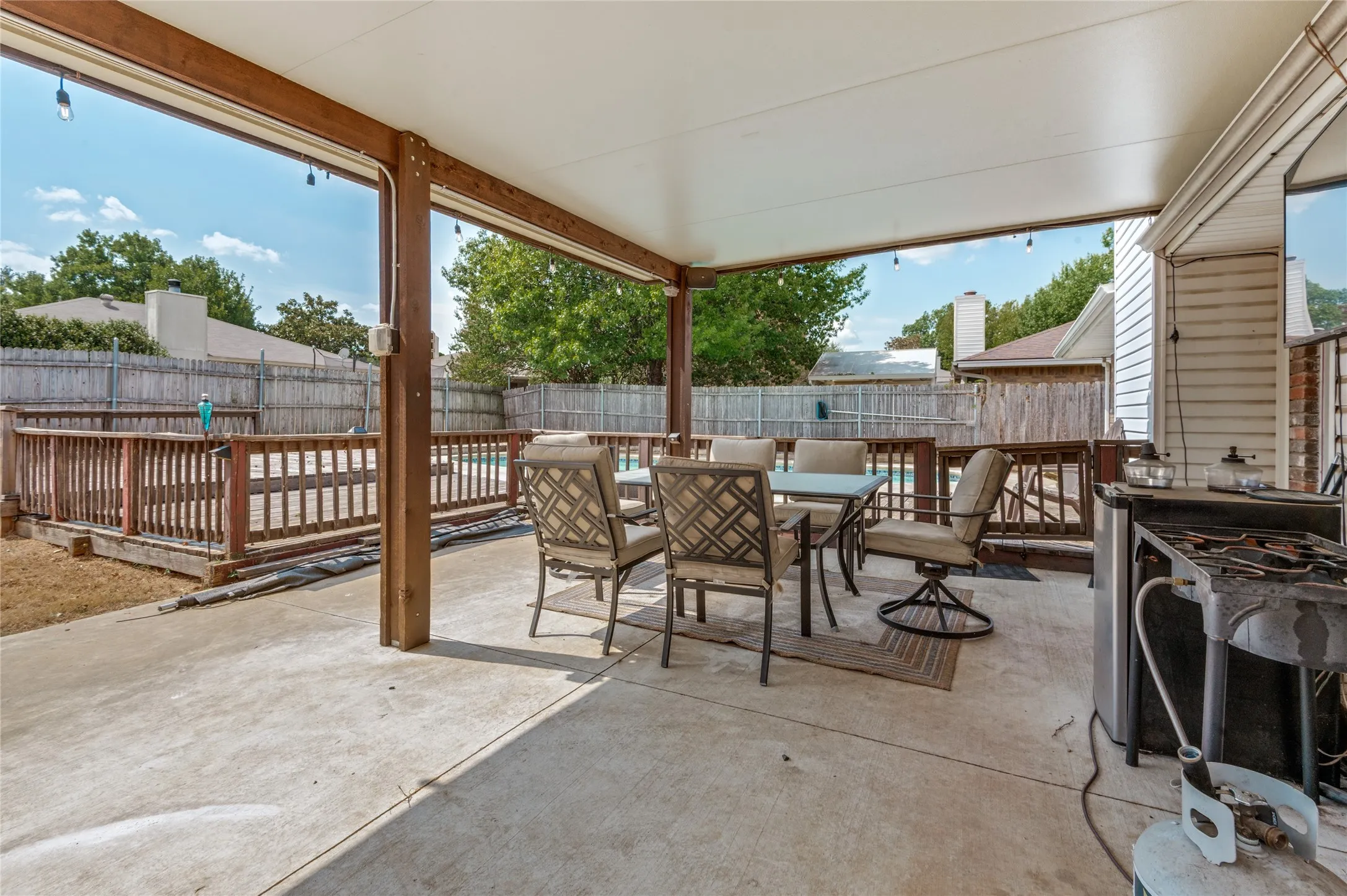 Single Family Residence For Sale in Tarrant County , 500 Bayberry Lane, Euless, Texas 76039, 3 Bedroom, 2 Bathroom, 2 Garage spaces, 1,270 Sqft, built in 1984, mls#21398979, Real Estate Agent in Euless, Homes For Sale in Tarrant county, Homes For Sale in Euless, Realtor in Euless Texas, Real Estate Brokerage Independent Realty Texas, Luminita Cordes Realtor