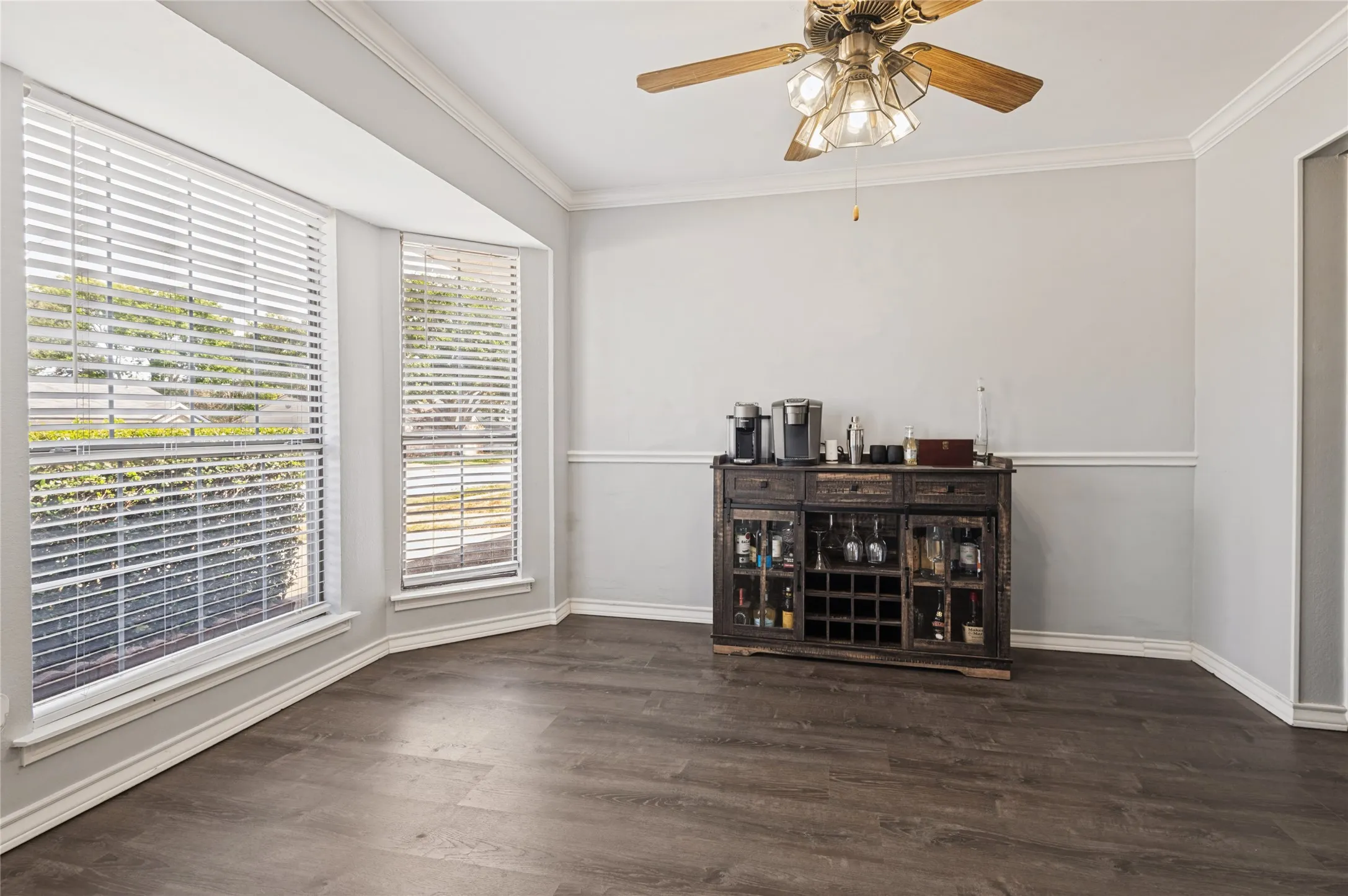 Single Family Residence For Sale in Tarrant County , 500 Bayberry Lane, Euless, Texas 76039, 3 Bedroom, 2 Bathroom, 2 Garage spaces, 1,270 Sqft, built in 1984, mls#21398979, Real Estate Agent in Euless, Homes For Sale in Tarrant county, Homes For Sale in Euless, Realtor in Euless Texas, Real Estate Brokerage Independent Realty Texas, Luminita Cordes Realtor