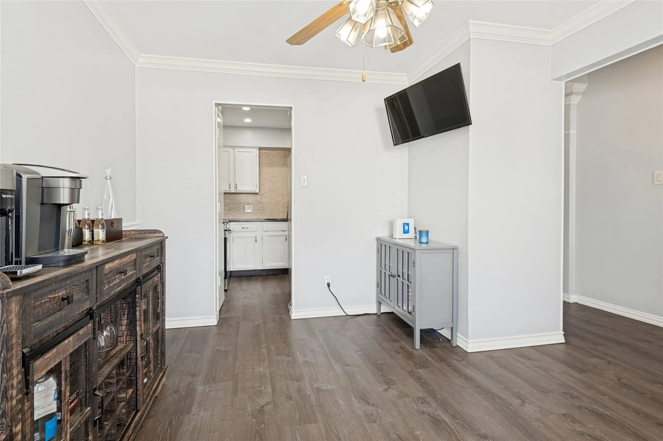 Single Family Residence For Sale in Tarrant County , 500 Bayberry Lane, Euless, Texas 76039, 3 Bedroom, 2 Bathroom, 2 Garage spaces, 1,270 Sqft, built in 1984, mls#21398979, Real Estate Agent in Euless, Homes For Sale in Tarrant county, Homes For Sale in Euless, Realtor in Euless Texas, Real Estate Brokerage Independent Realty Texas, Luminita Cordes Realtor