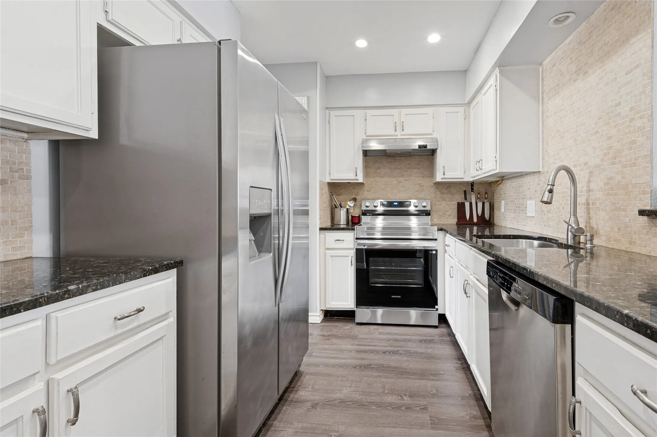 Single Family Residence For Sale in Tarrant County , 500 Bayberry Lane, Euless, Texas 76039, 3 Bedroom, 2 Bathroom, 2 Garage spaces, 1,270 Sqft, built in 1984, mls#21398979, Real Estate Agent in Euless, Homes For Sale in Tarrant county, Homes For Sale in Euless, Realtor in Euless Texas, Real Estate Brokerage Independent Realty Texas, Luminita Cordes Realtor